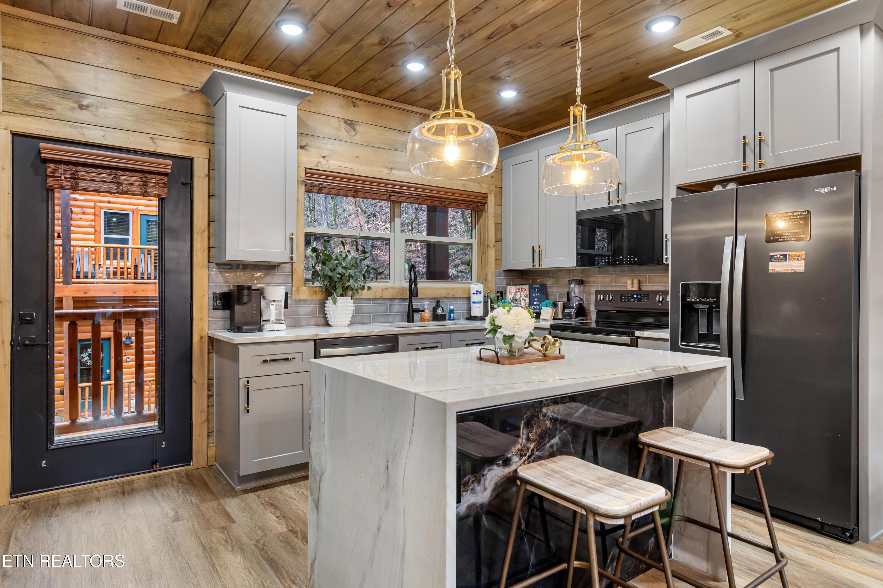 2119 Valley Creek Way