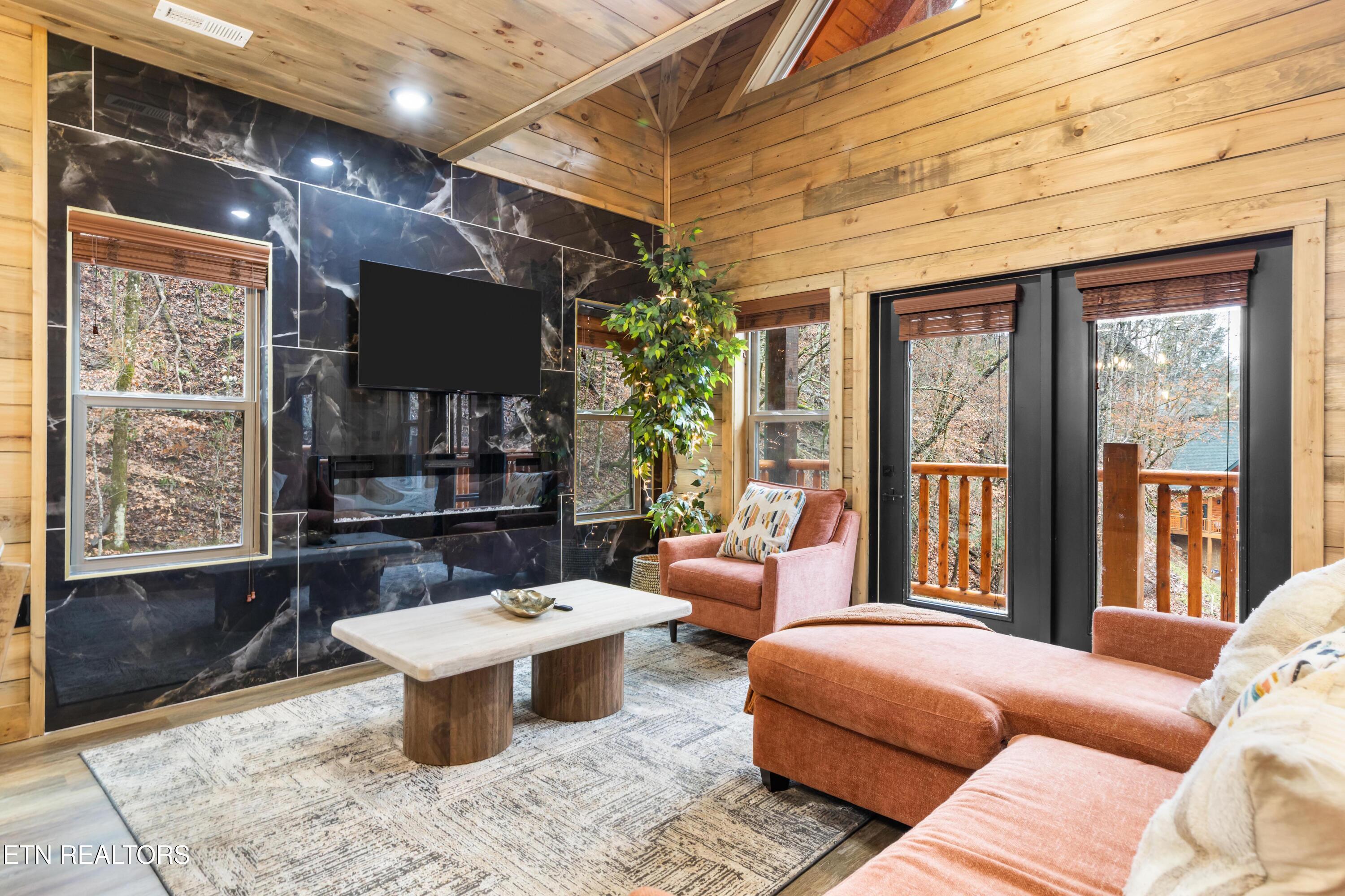 2119 Valley Creek Way