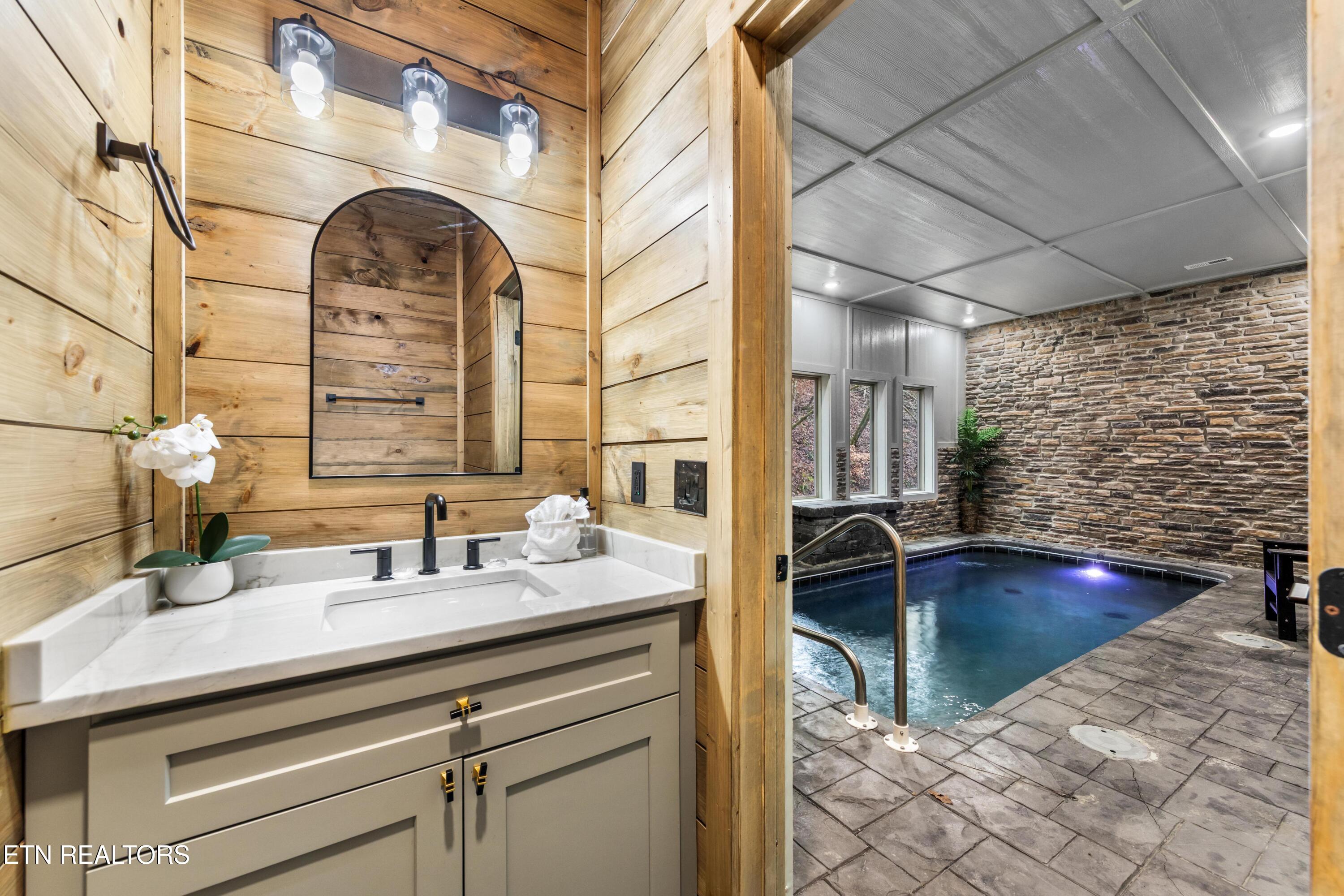 2119 Valley Creek Way