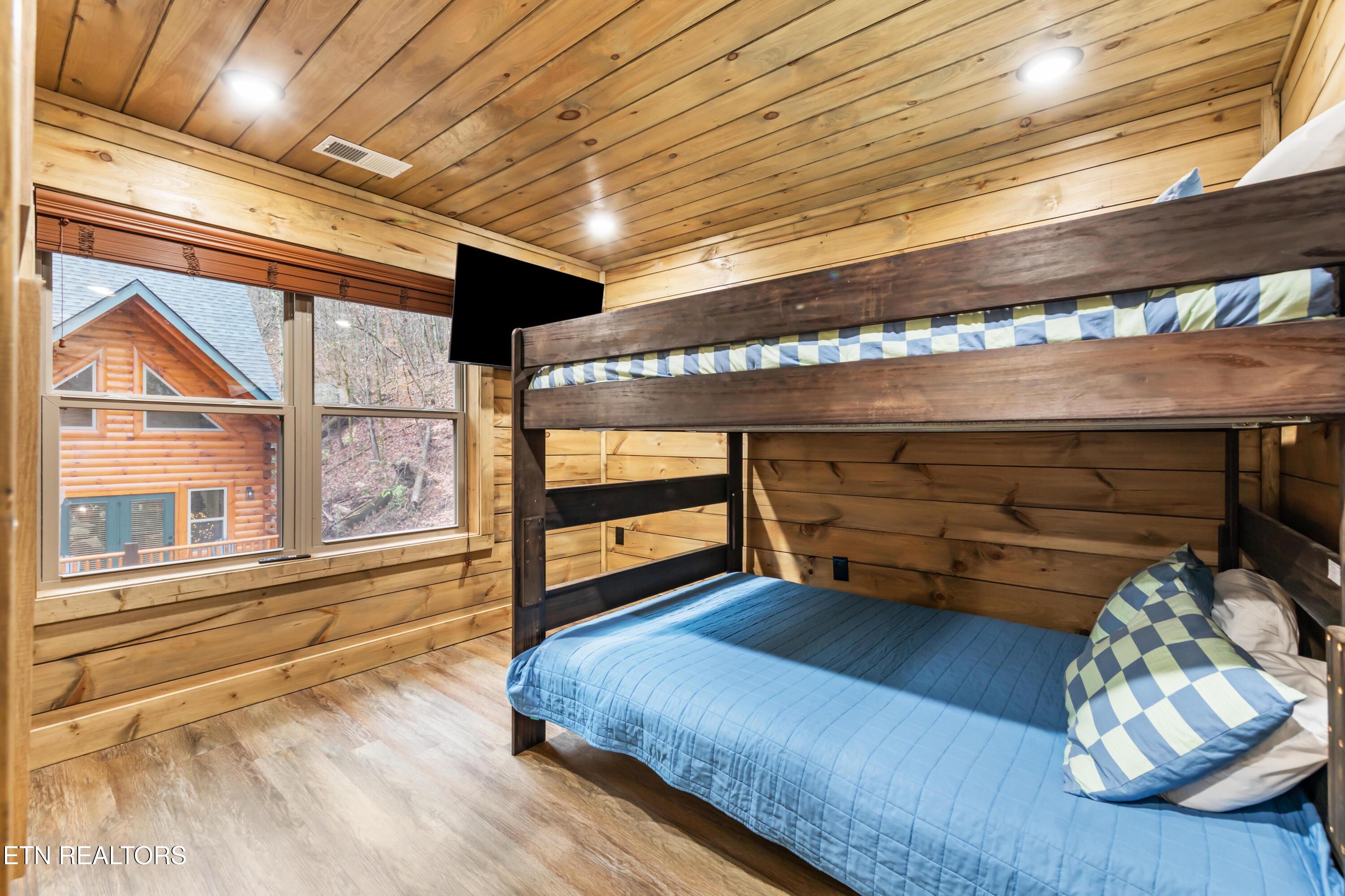 2119 Valley Creek Way