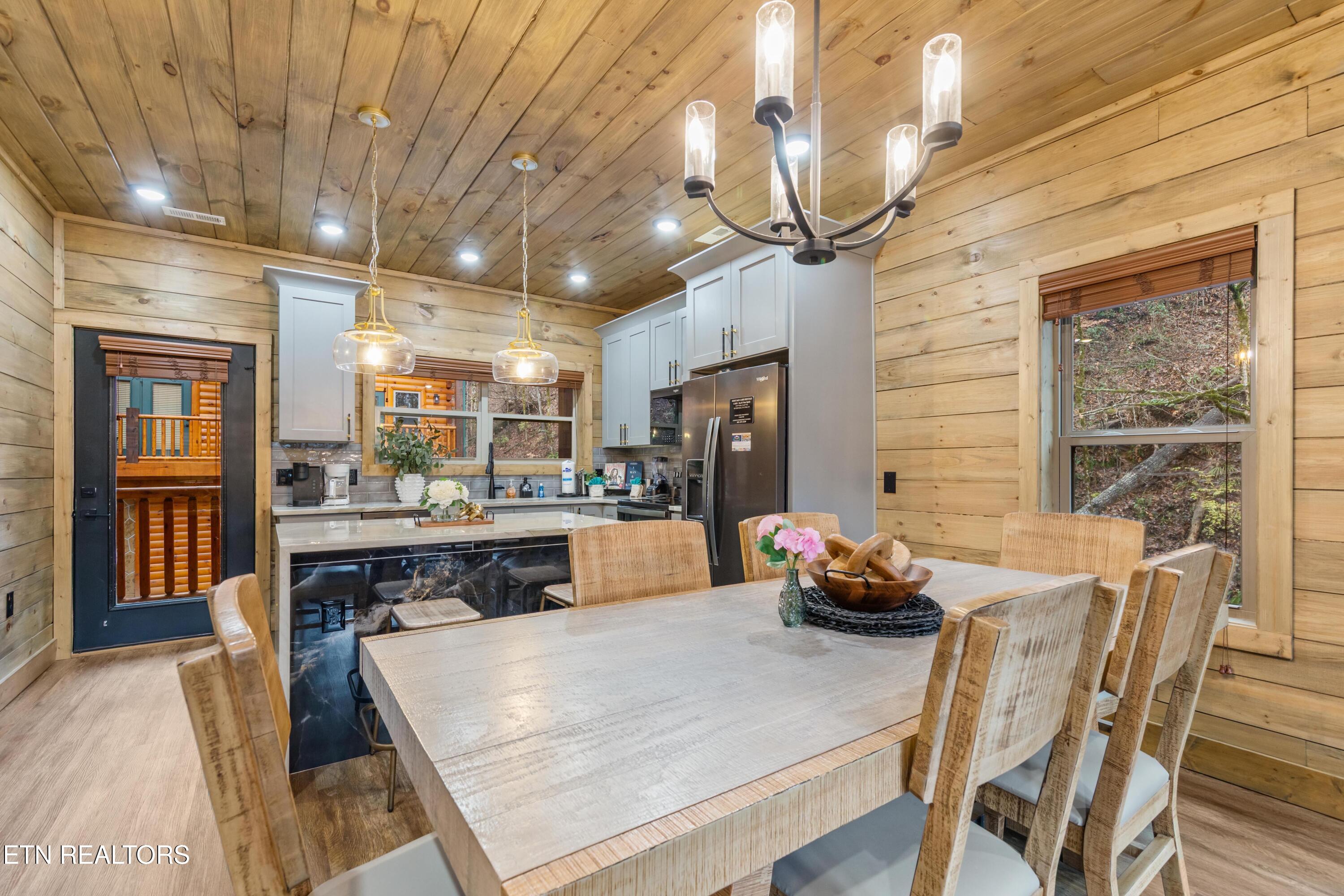 2119 Valley Creek Way