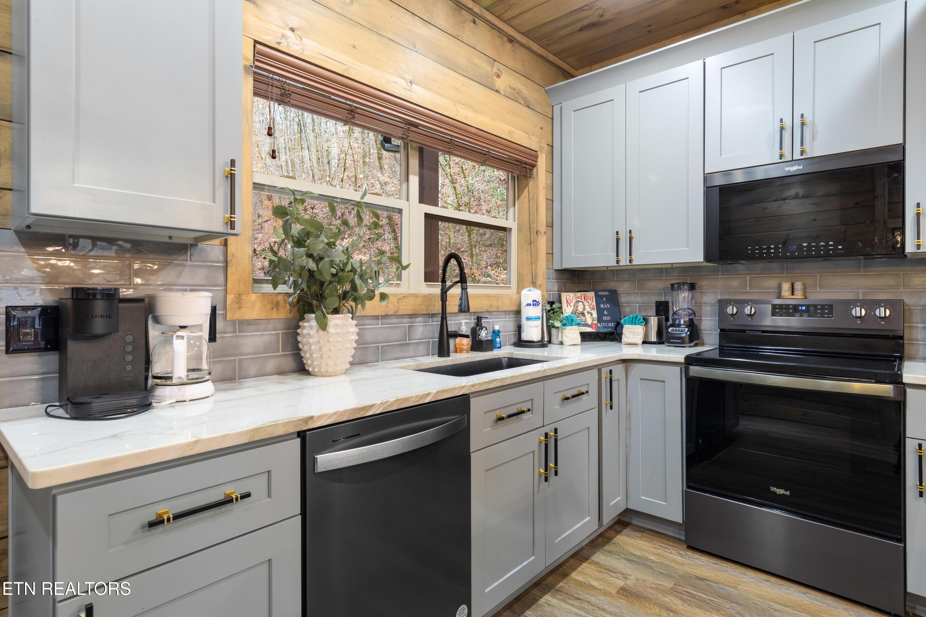 2119 Valley Creek Way