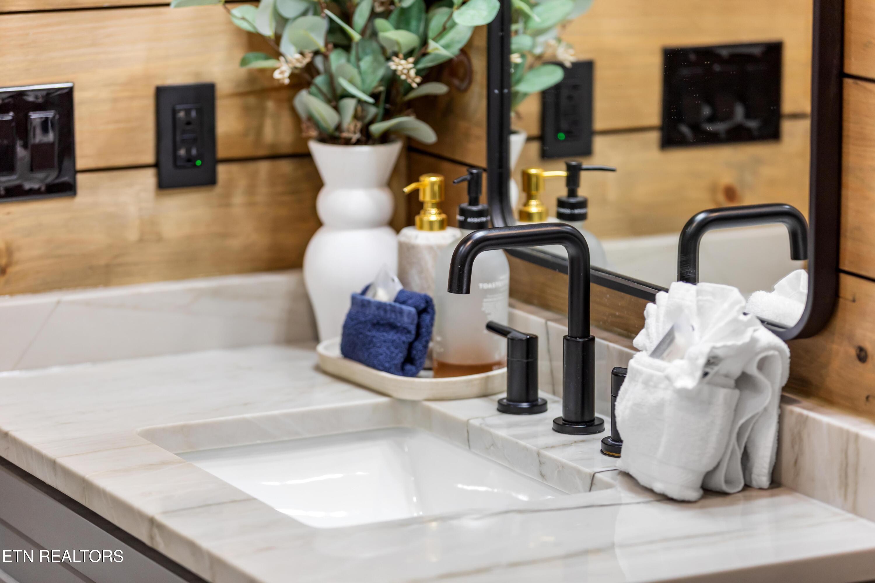 2119 Valley Creek Way