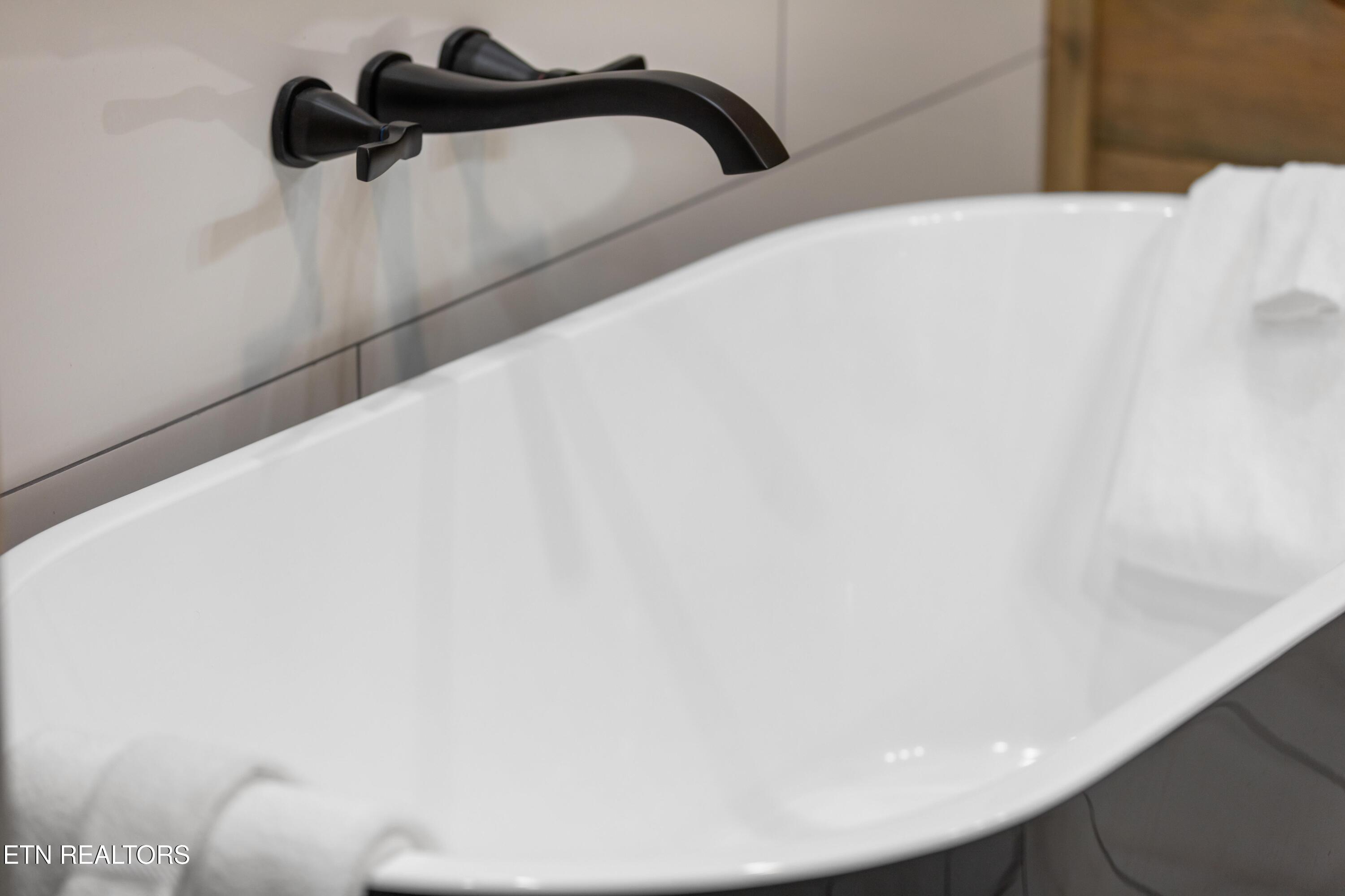 2119 Valley Creek Way