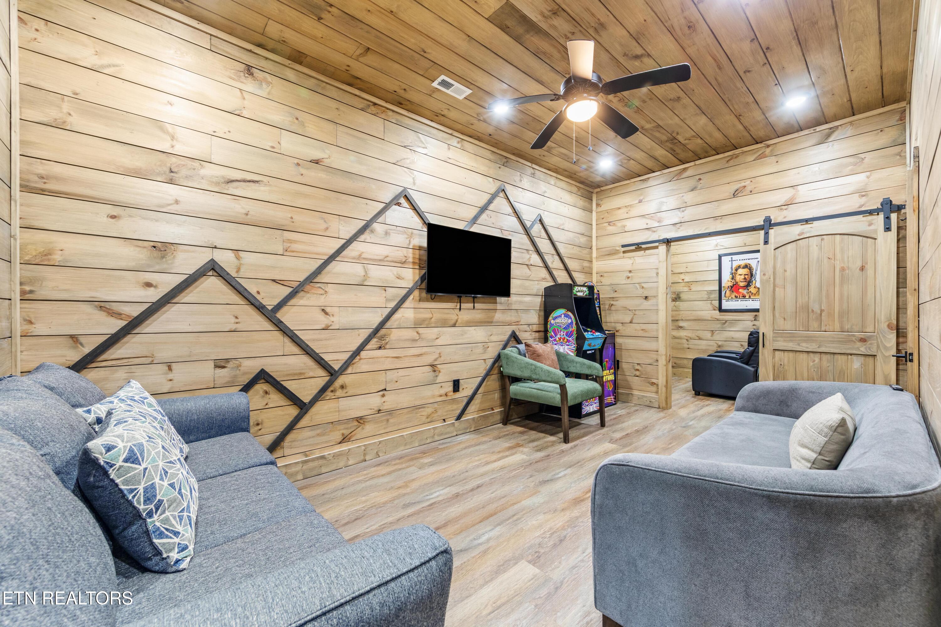 2119 Valley Creek Way