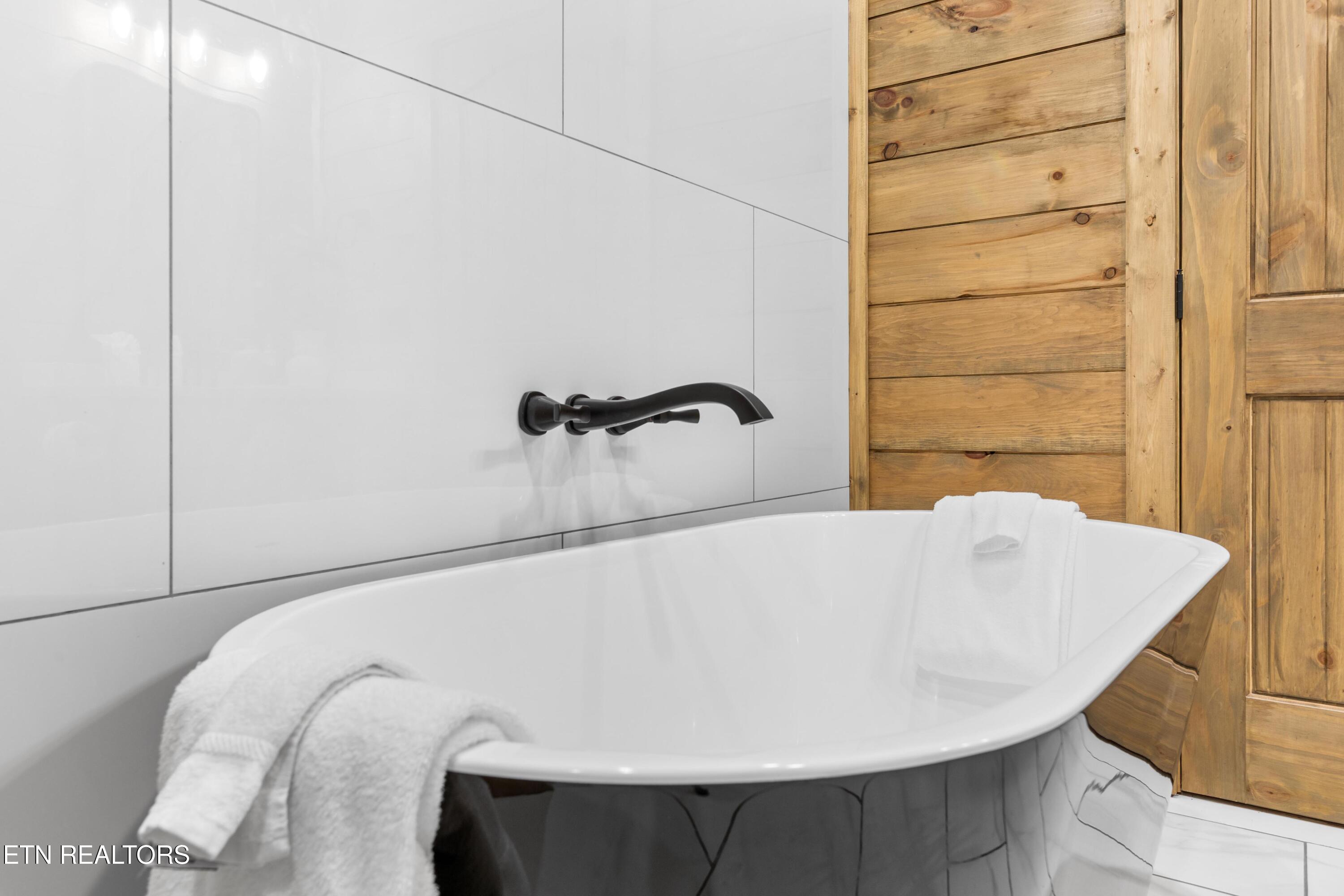 2119 Valley Creek Way