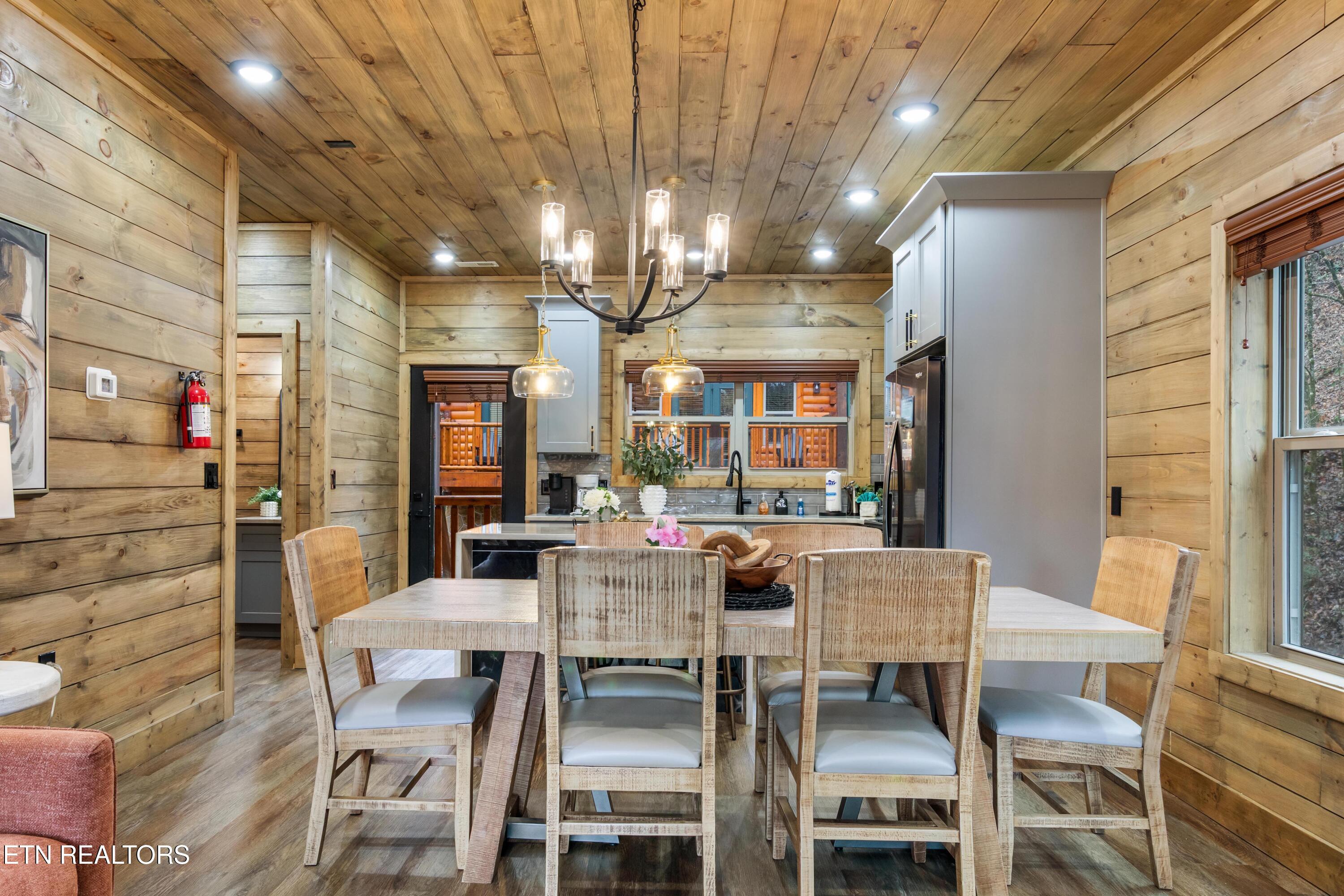 2119 Valley Creek Way