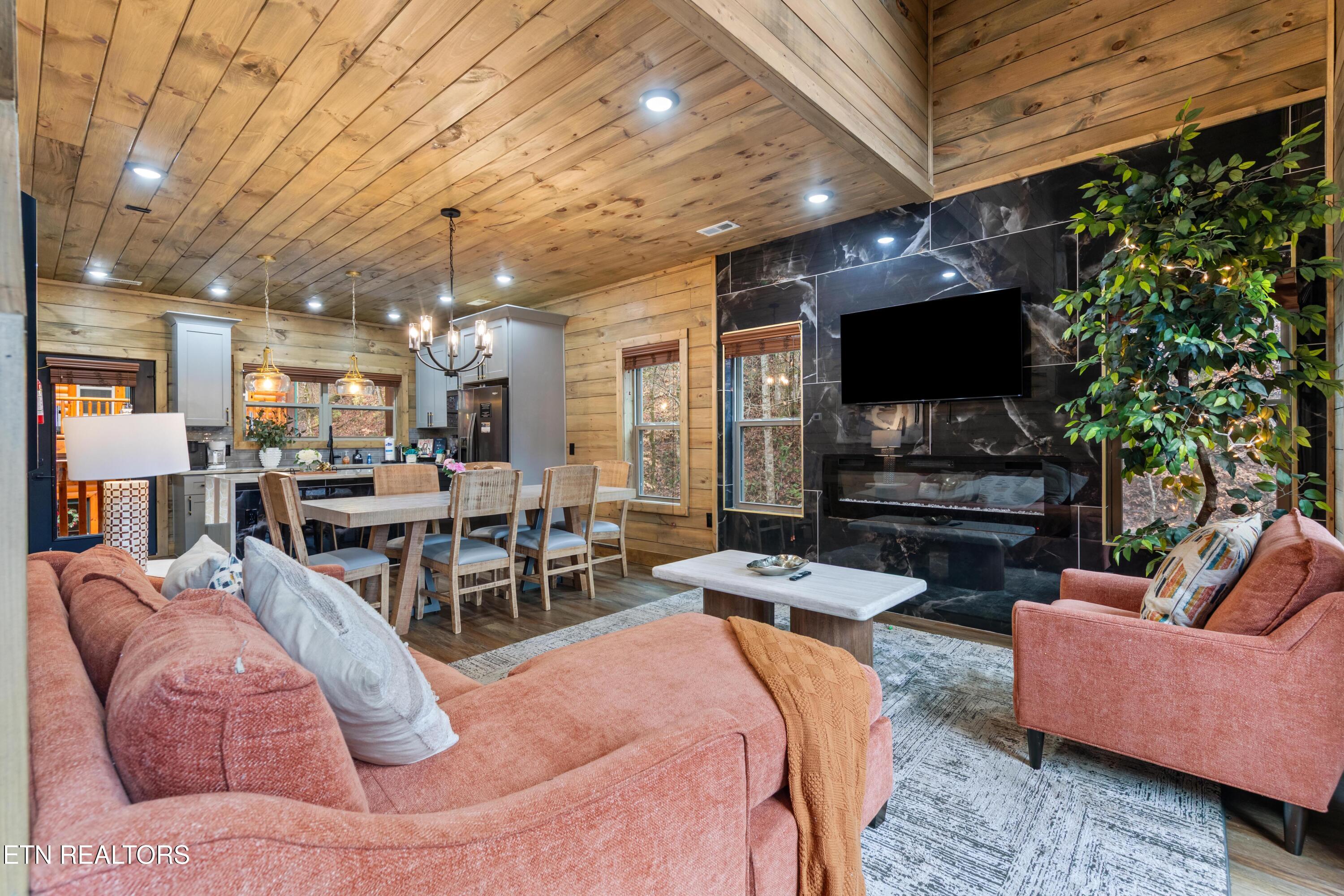 2119 Valley Creek Way