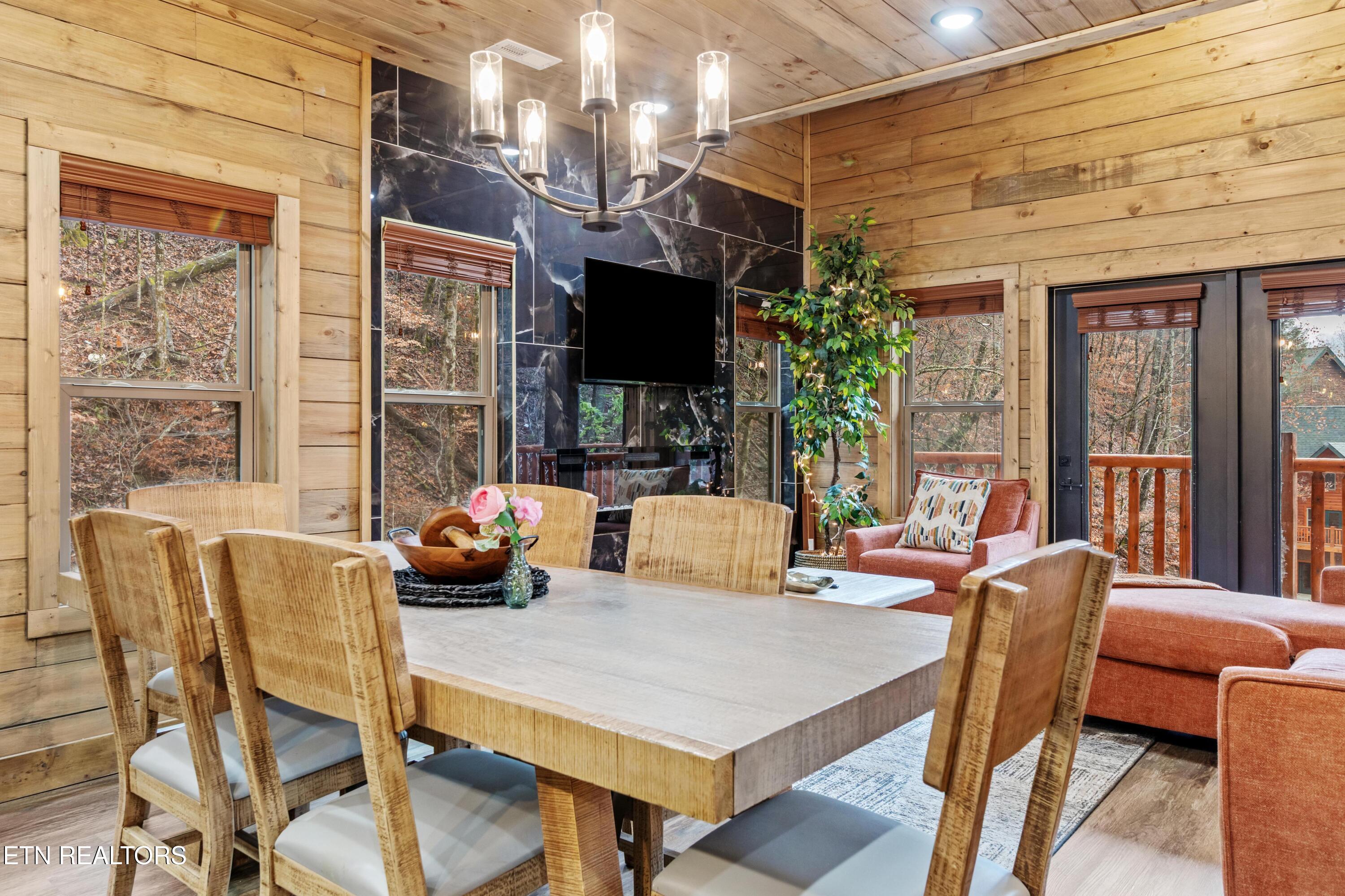 2119 Valley Creek Way