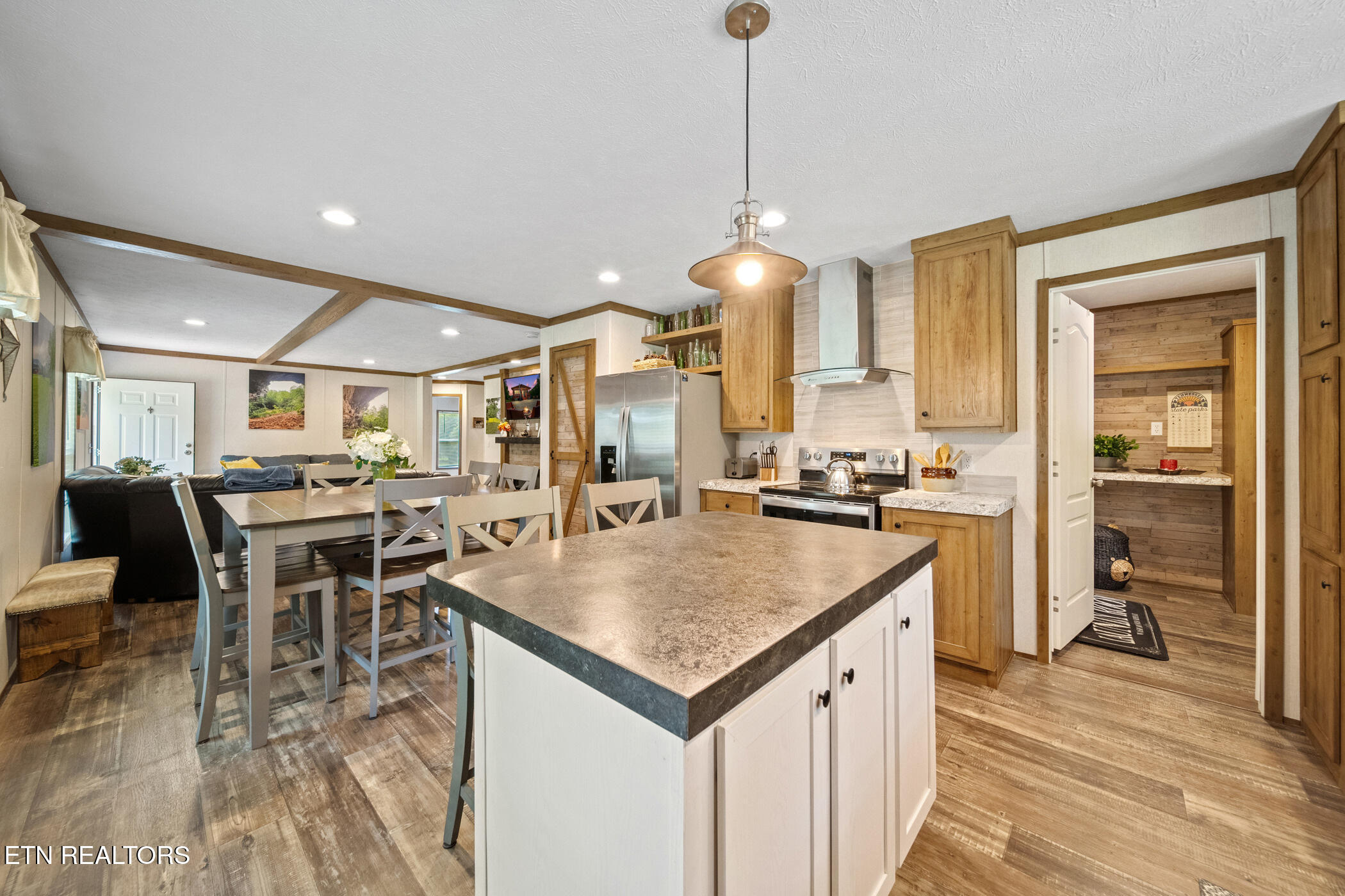 3329 Stinking Creek Rd