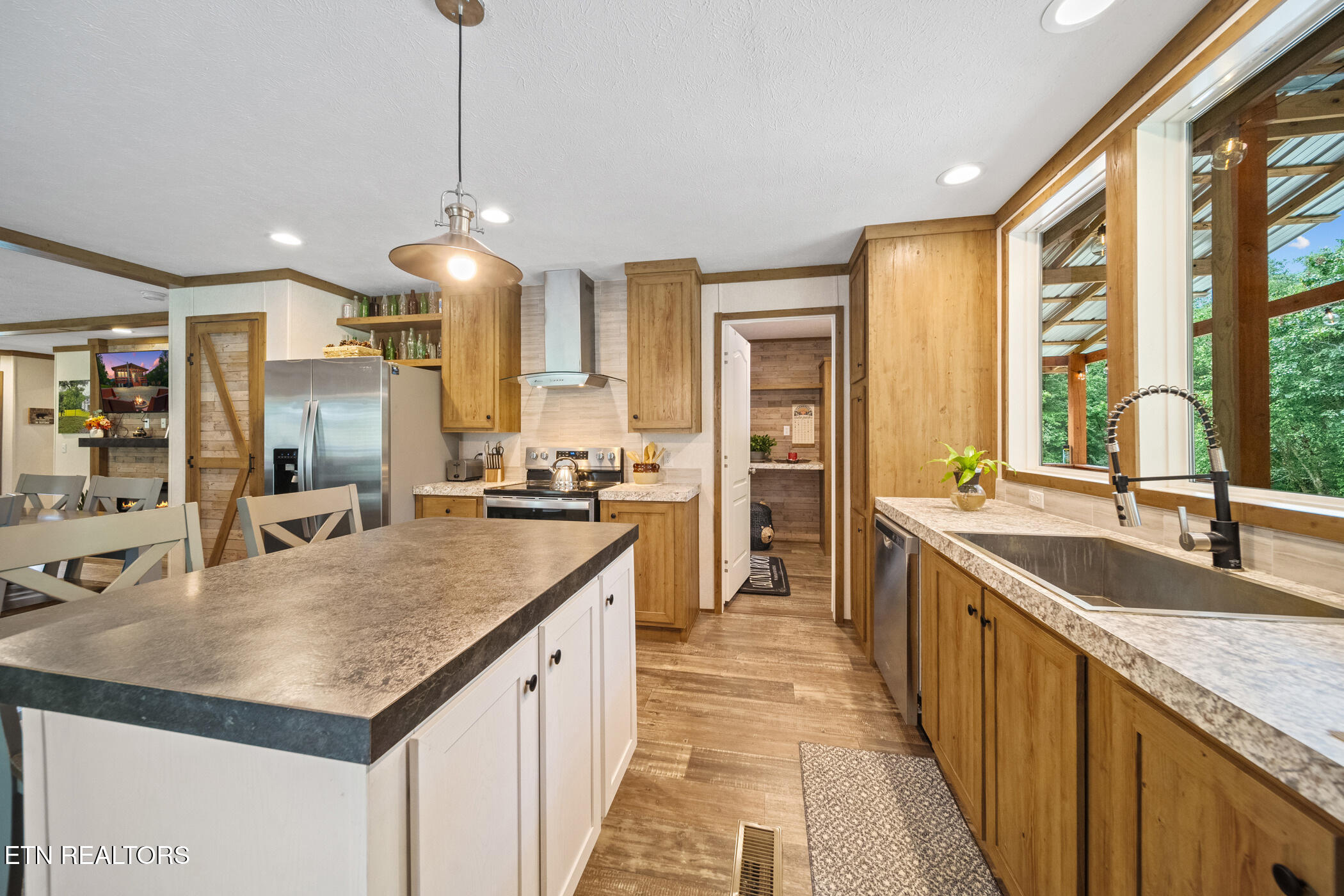 3329 Stinking Creek Rd