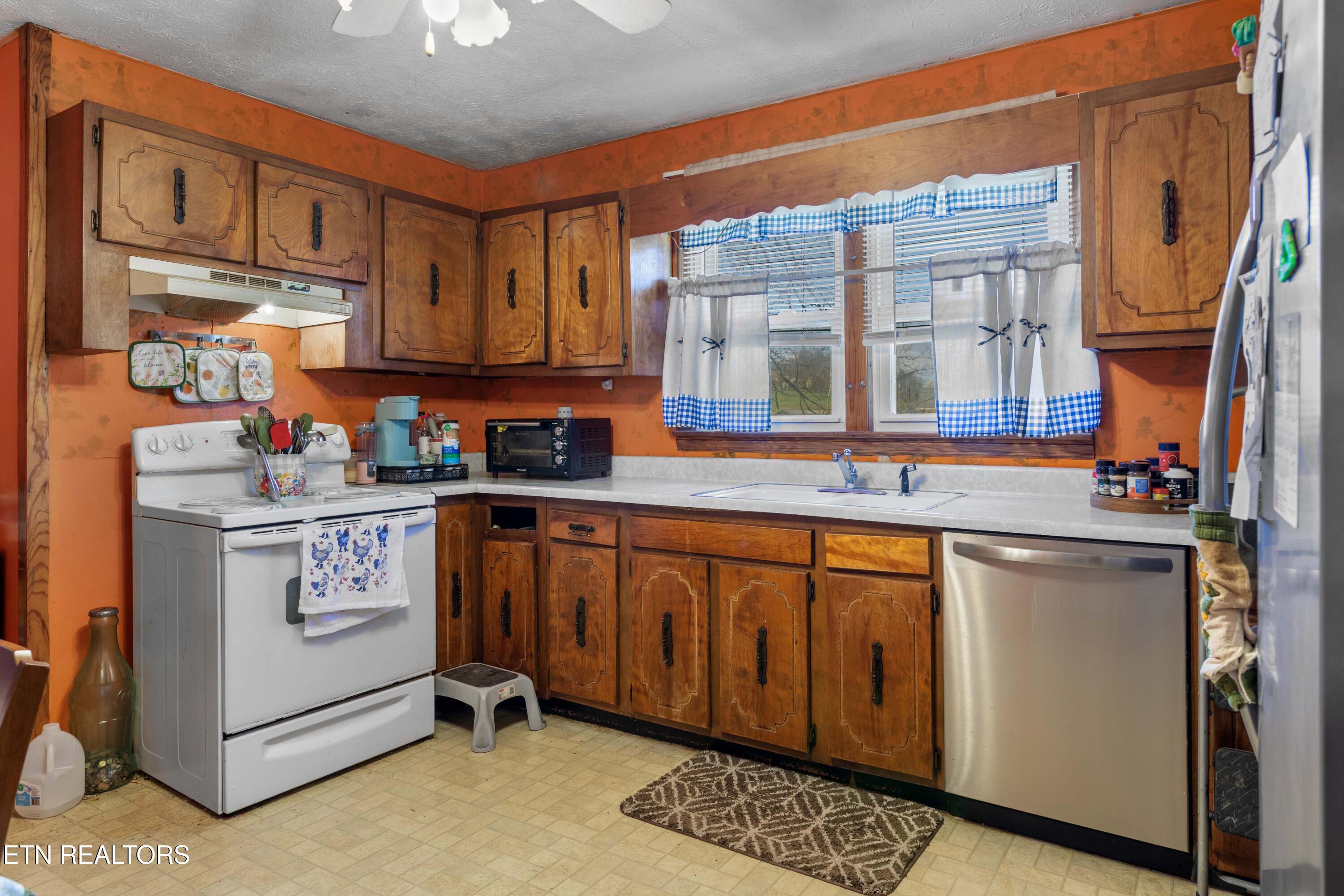 385 Hubbs Grove Rd