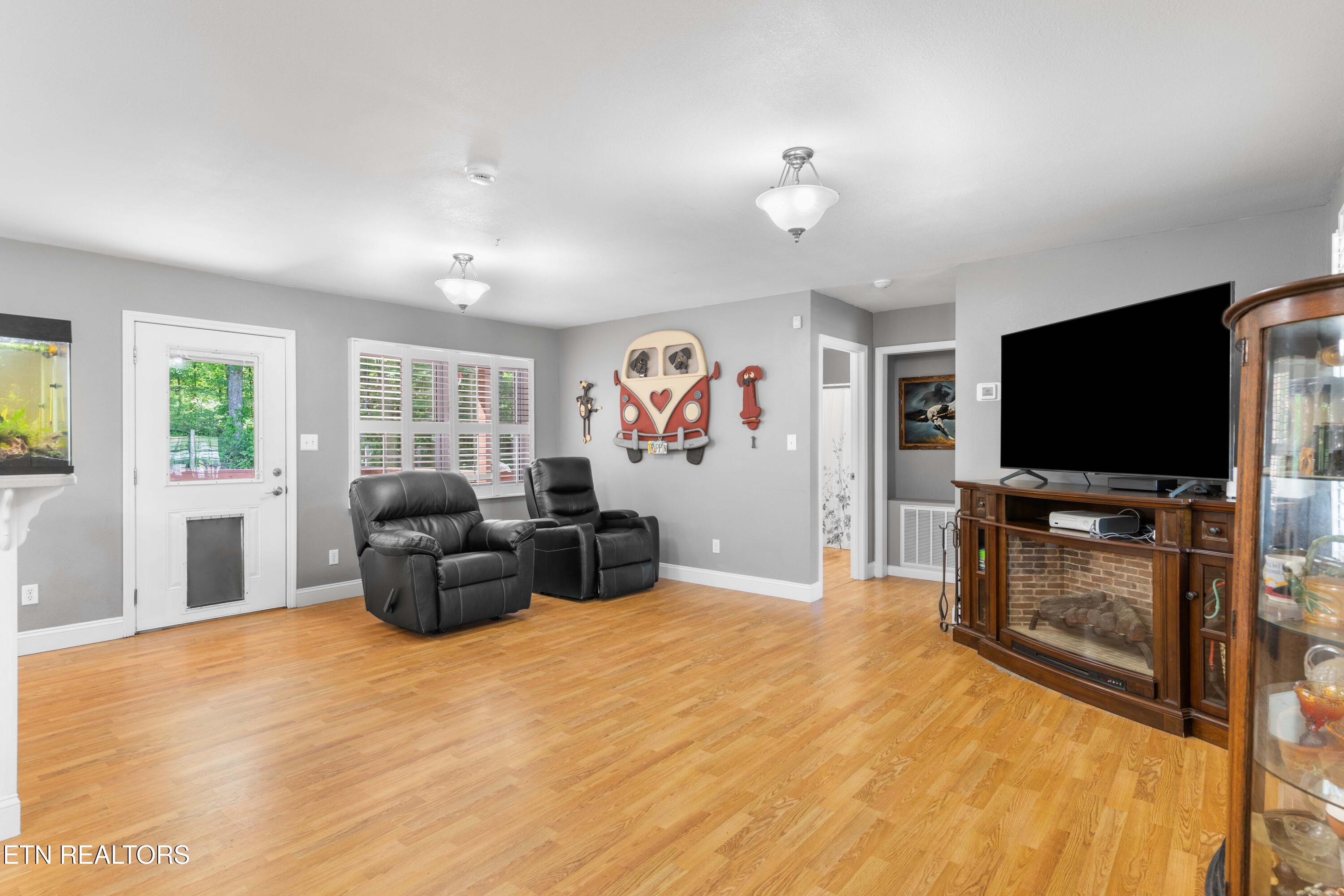 8114 Thorn Grove Pike