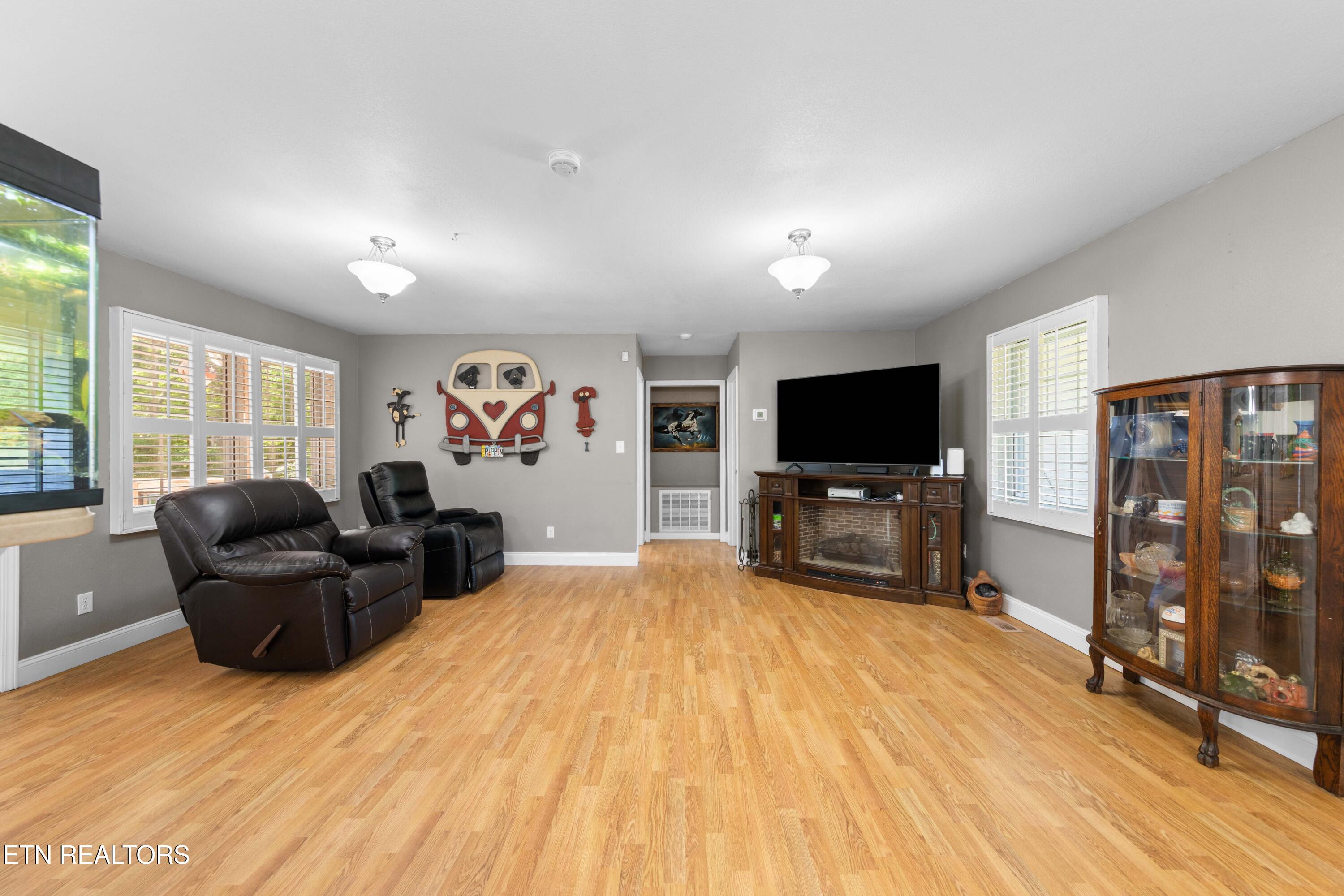 8114 Thorn Grove Pike