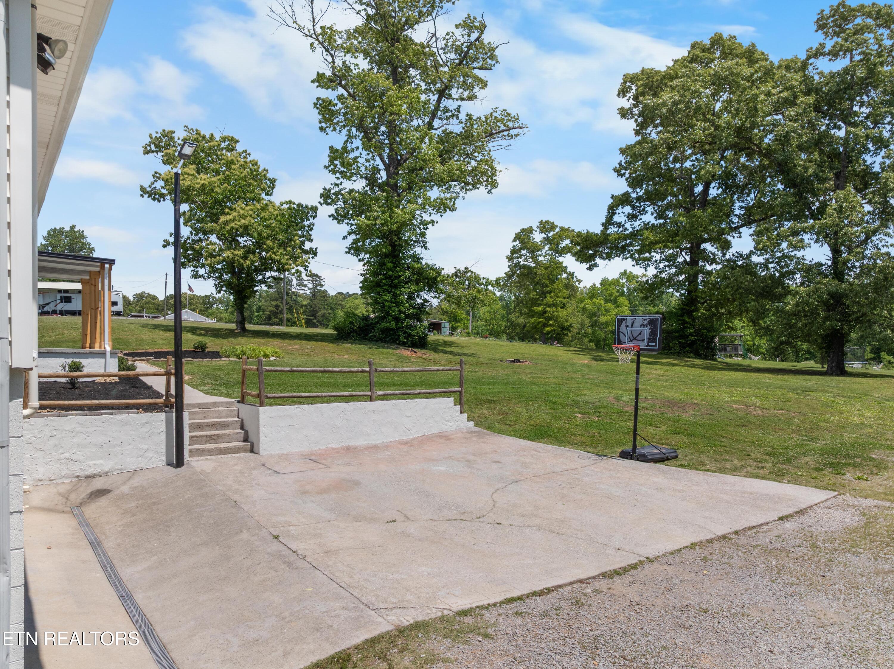 636 W Marine Rd