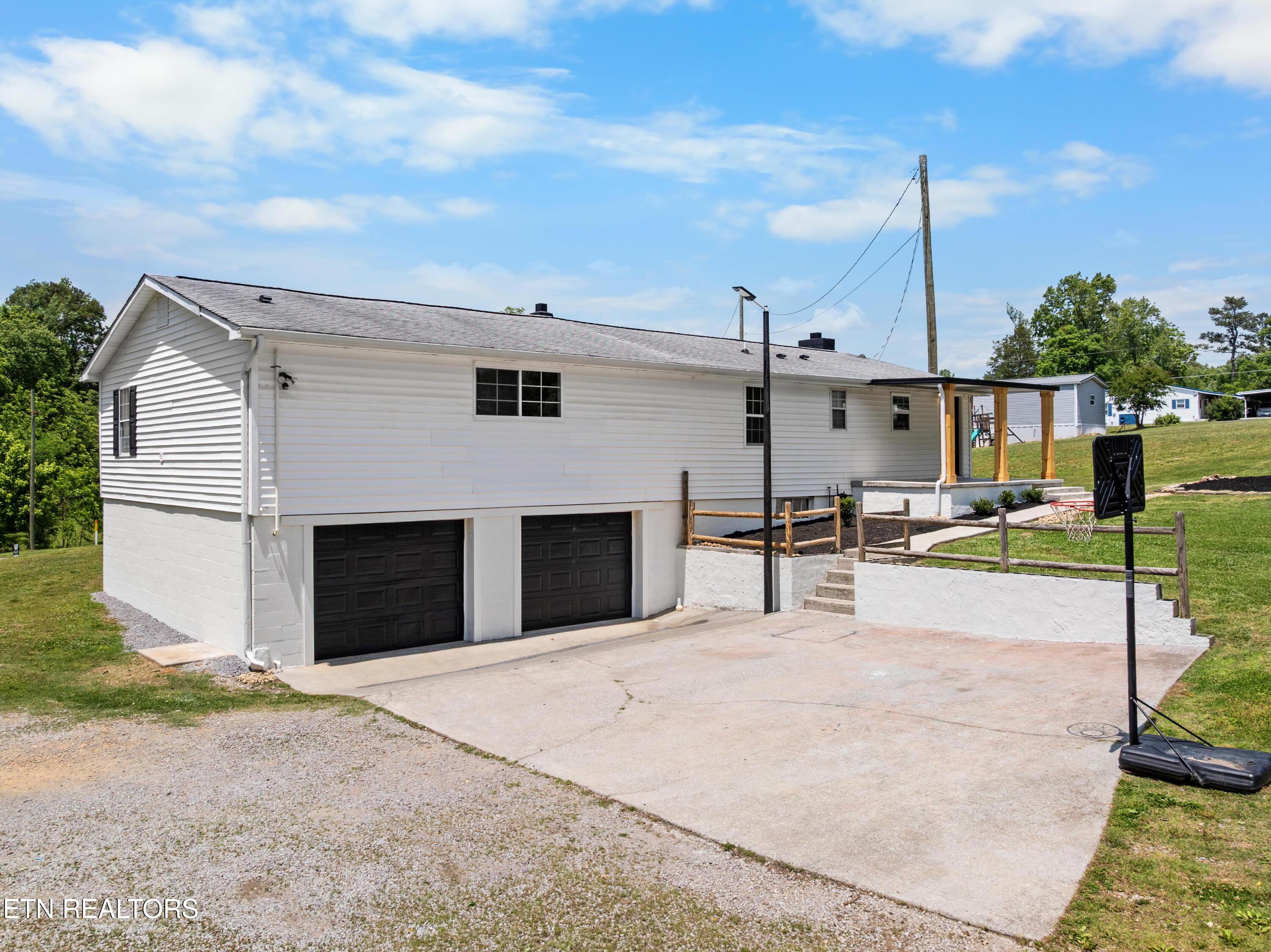 636 W Marine Rd