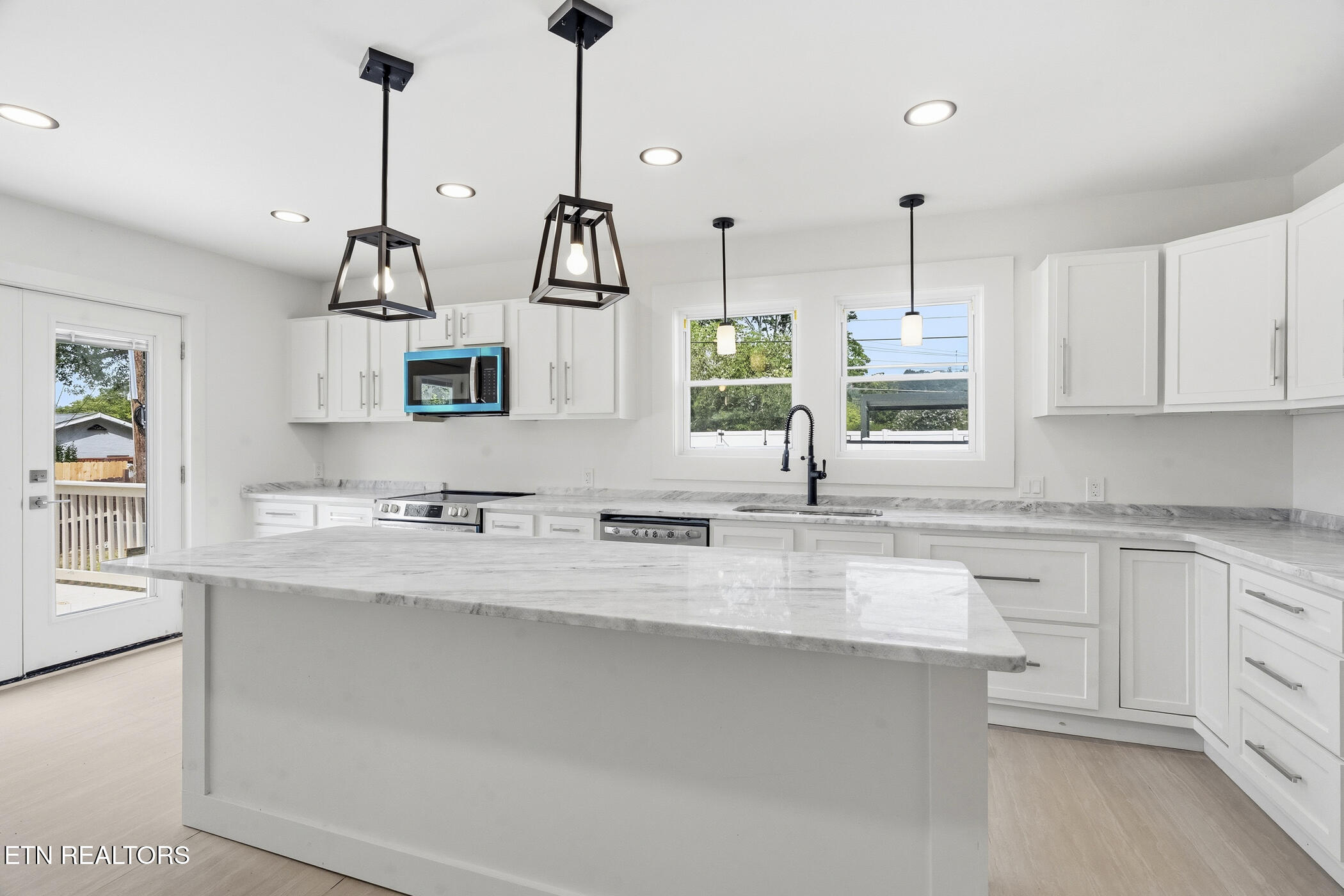 3317 Monmouth St