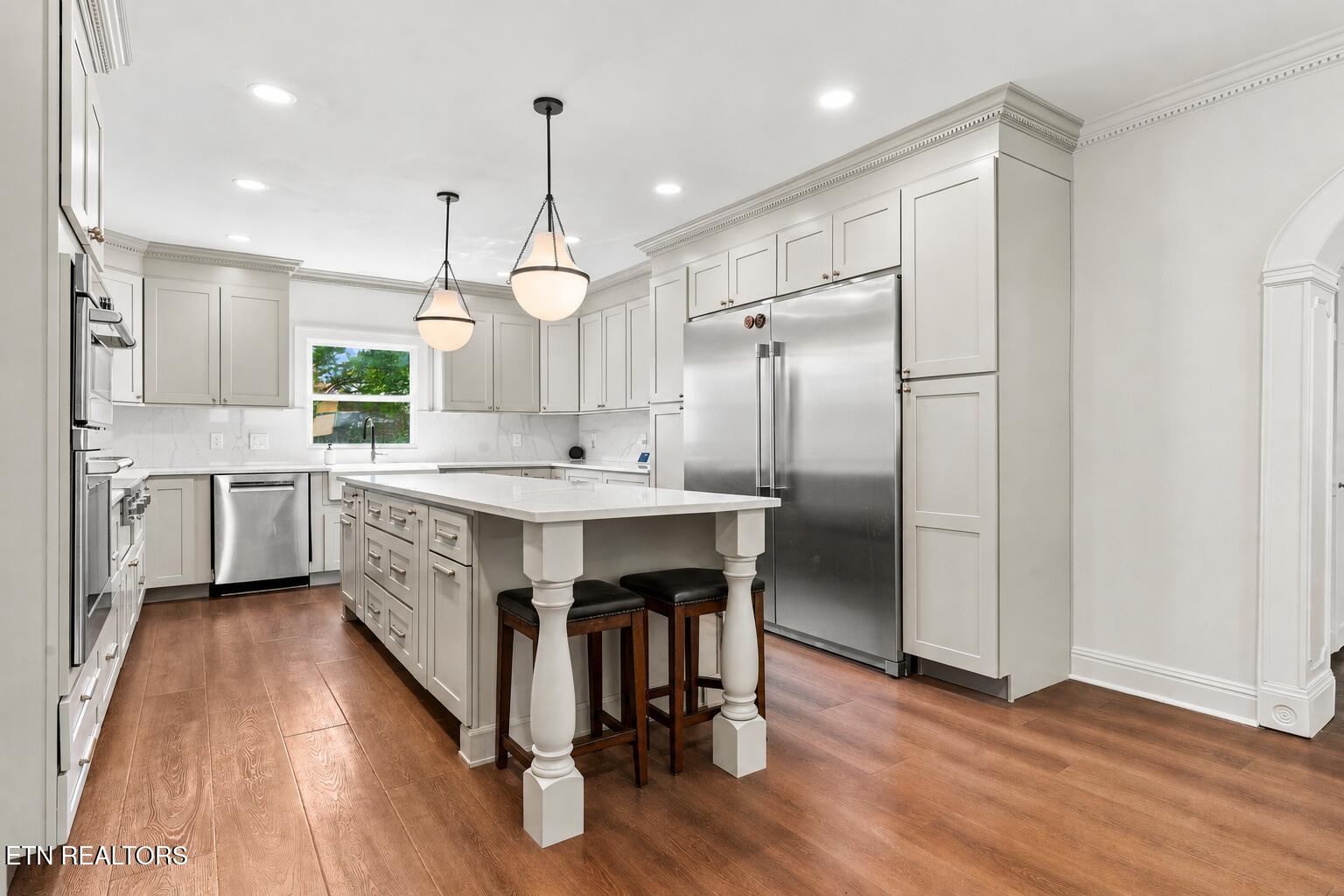 2704 Lakewood Lane