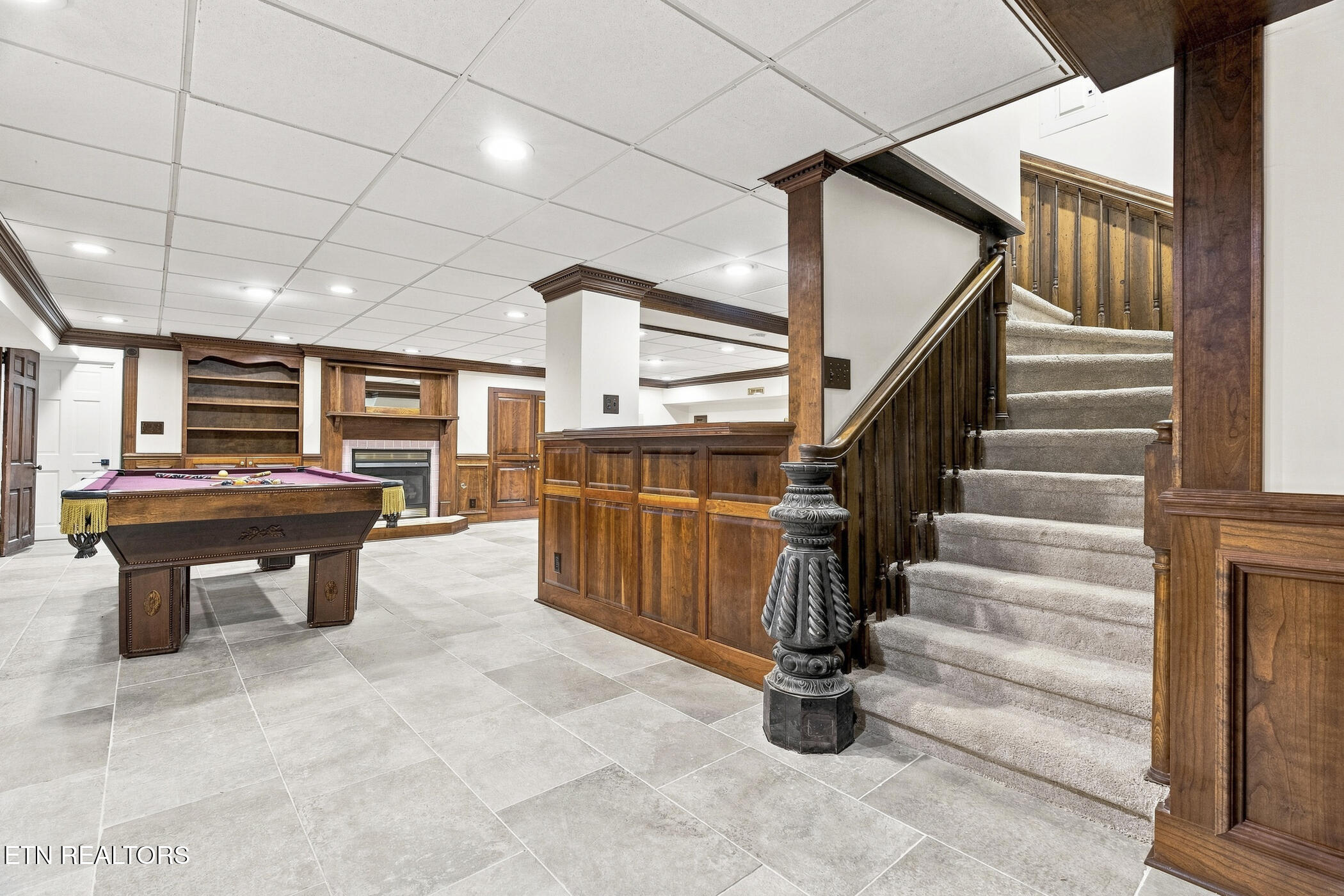 2704 Lakewood Lane