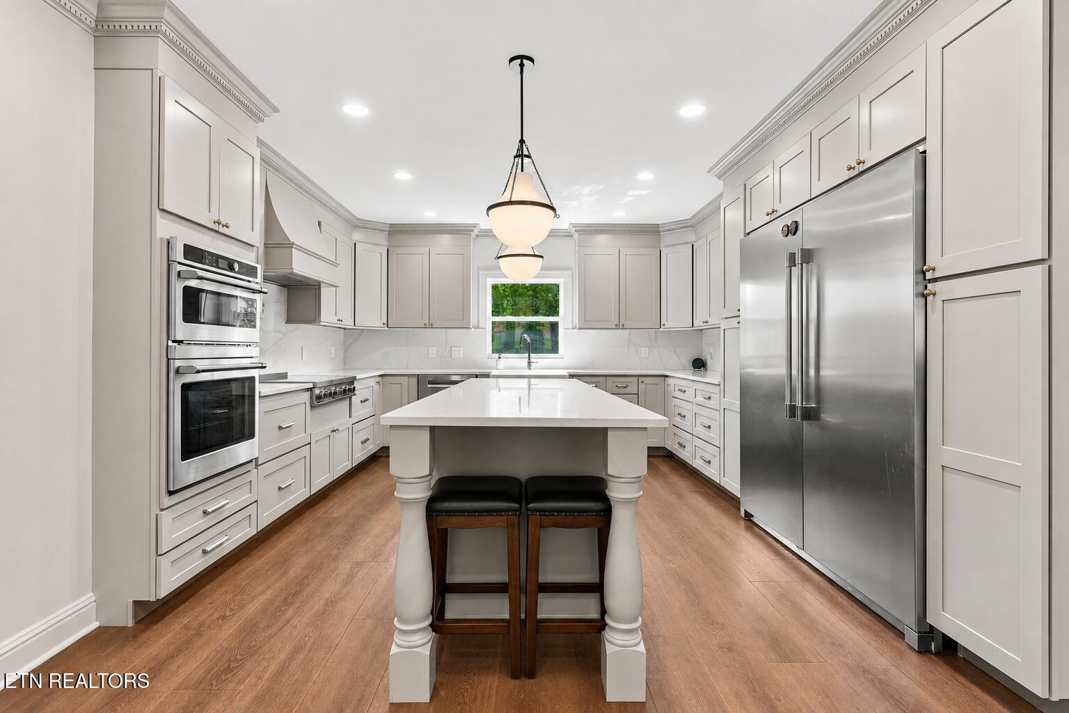 2704 Lakewood Lane