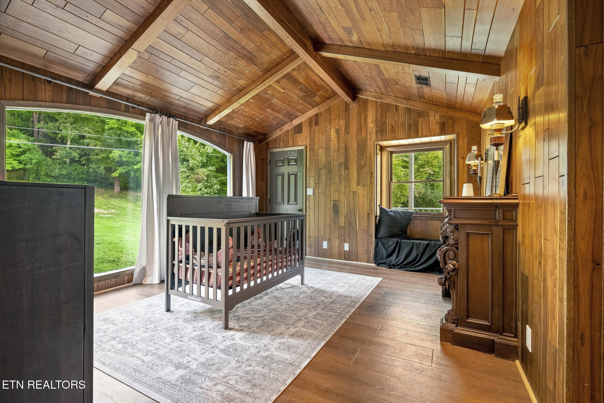 2704 Lakewood Lane
