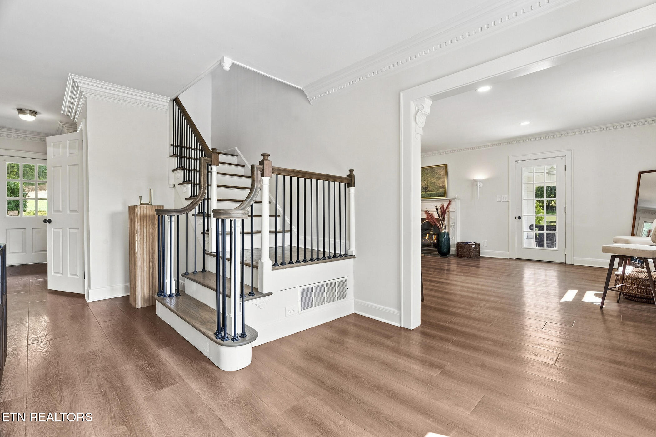 2704 Lakewood Lane