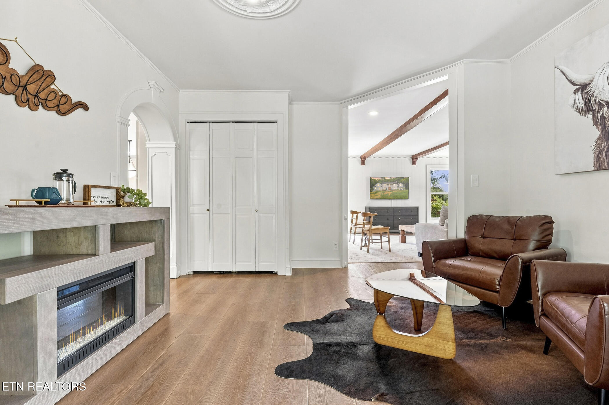 2704 Lakewood Lane