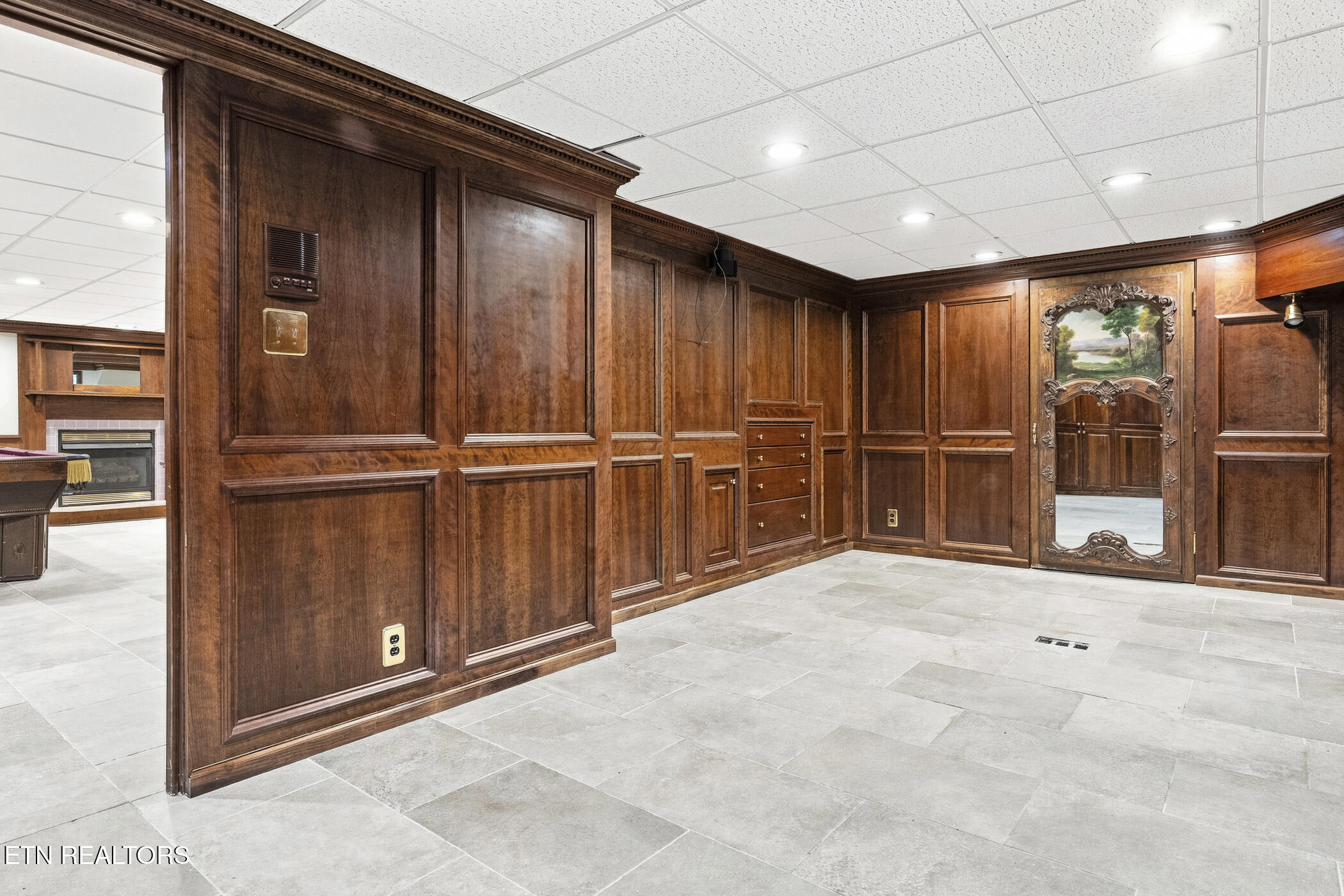 2704 Lakewood Lane
