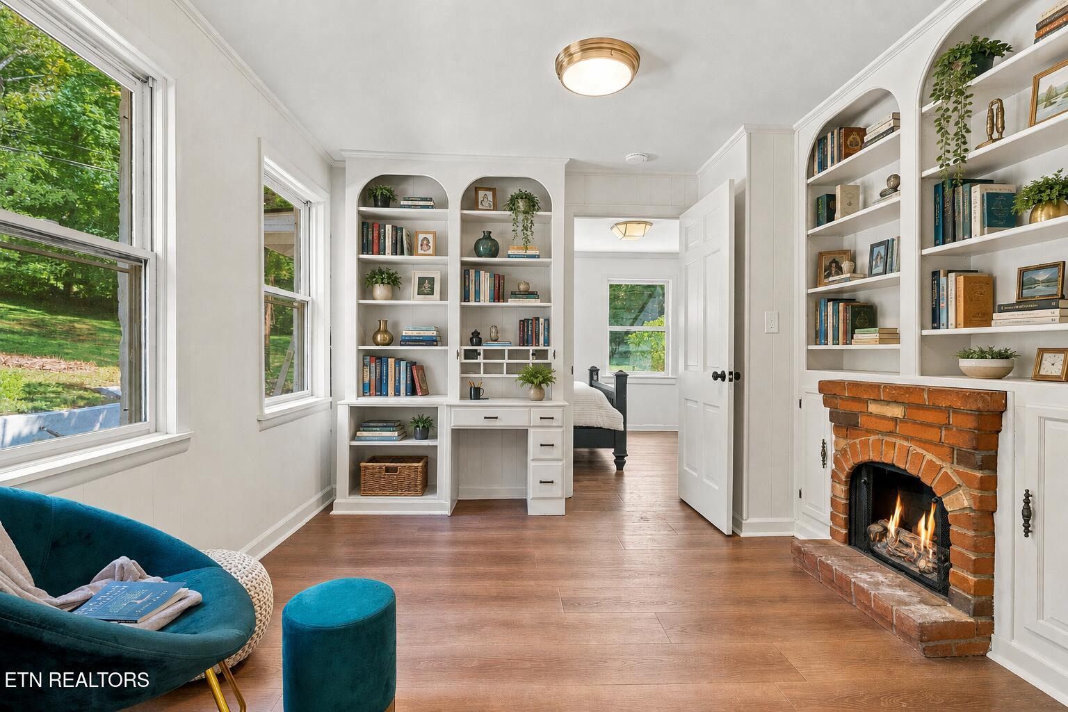 2704 Lakewood Lane