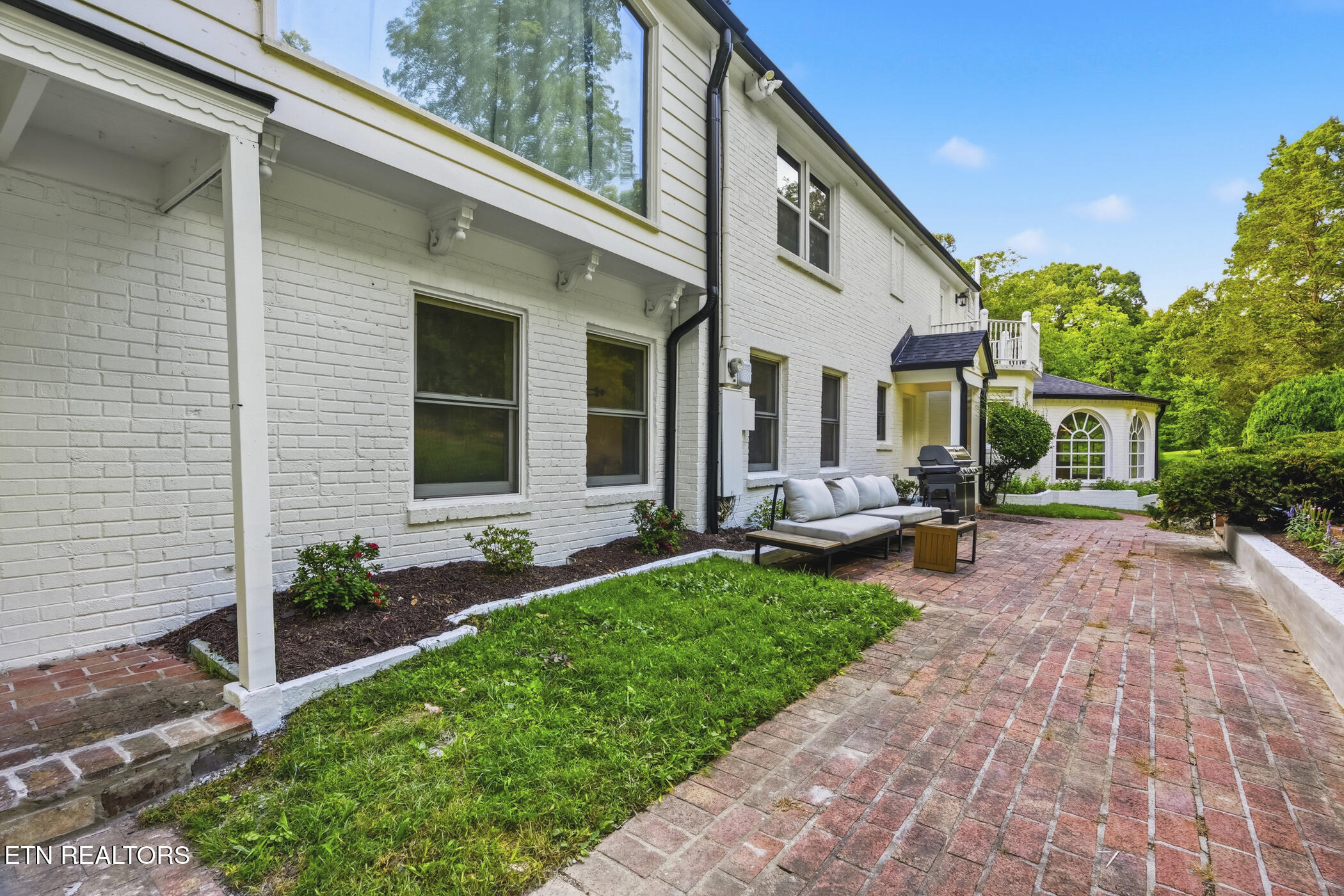 2704 Lakewood Lane