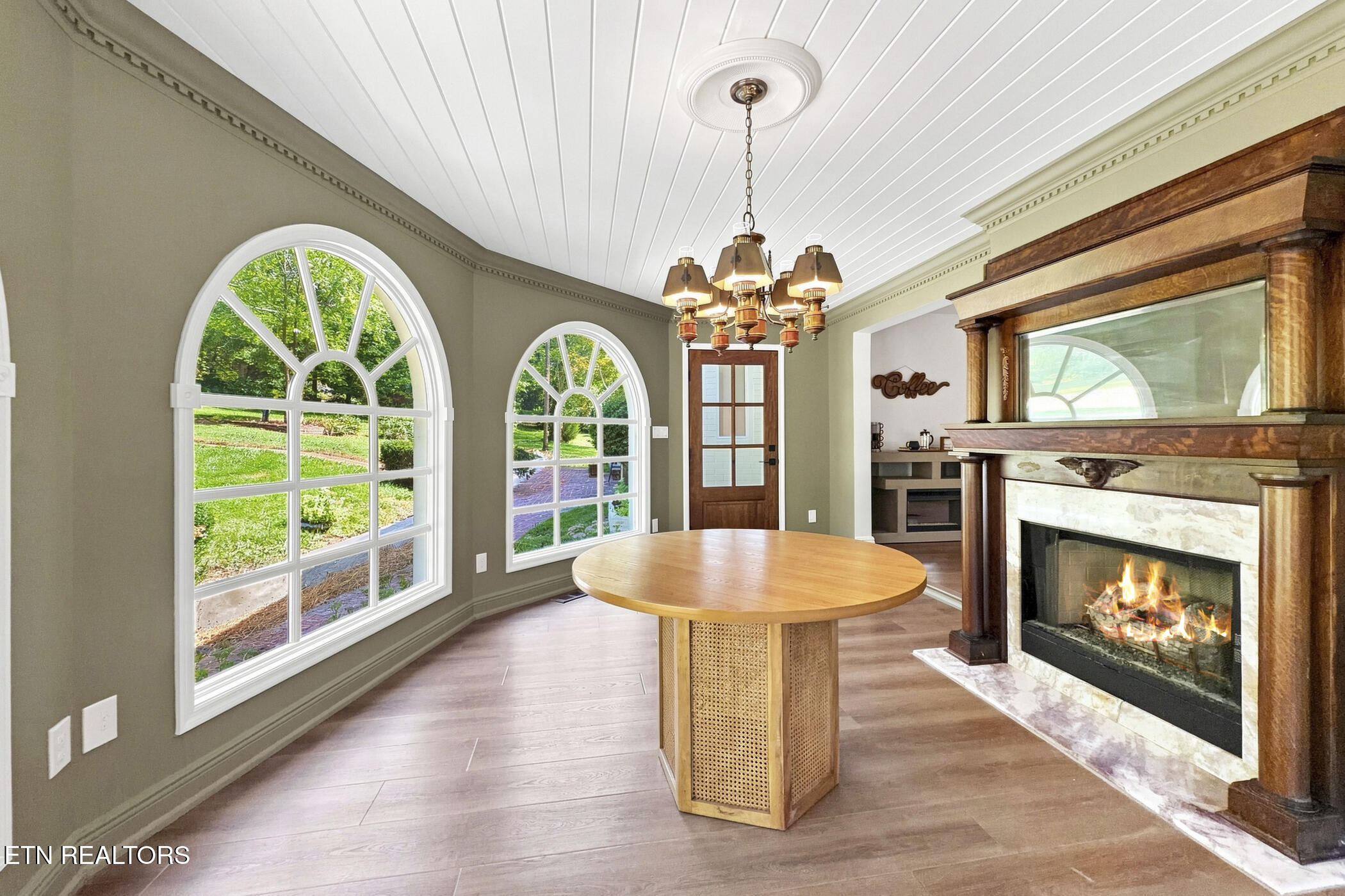 2704 Lakewood Lane