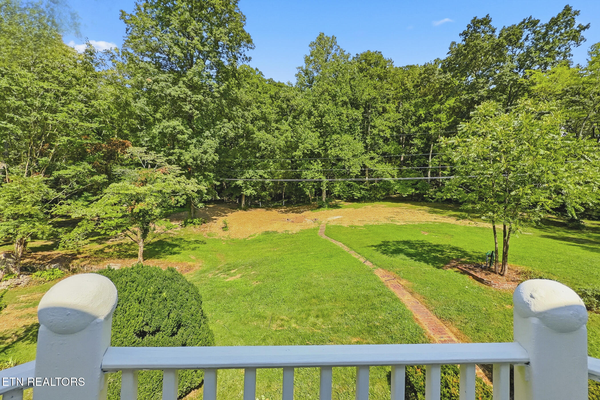 2704 Lakewood Lane