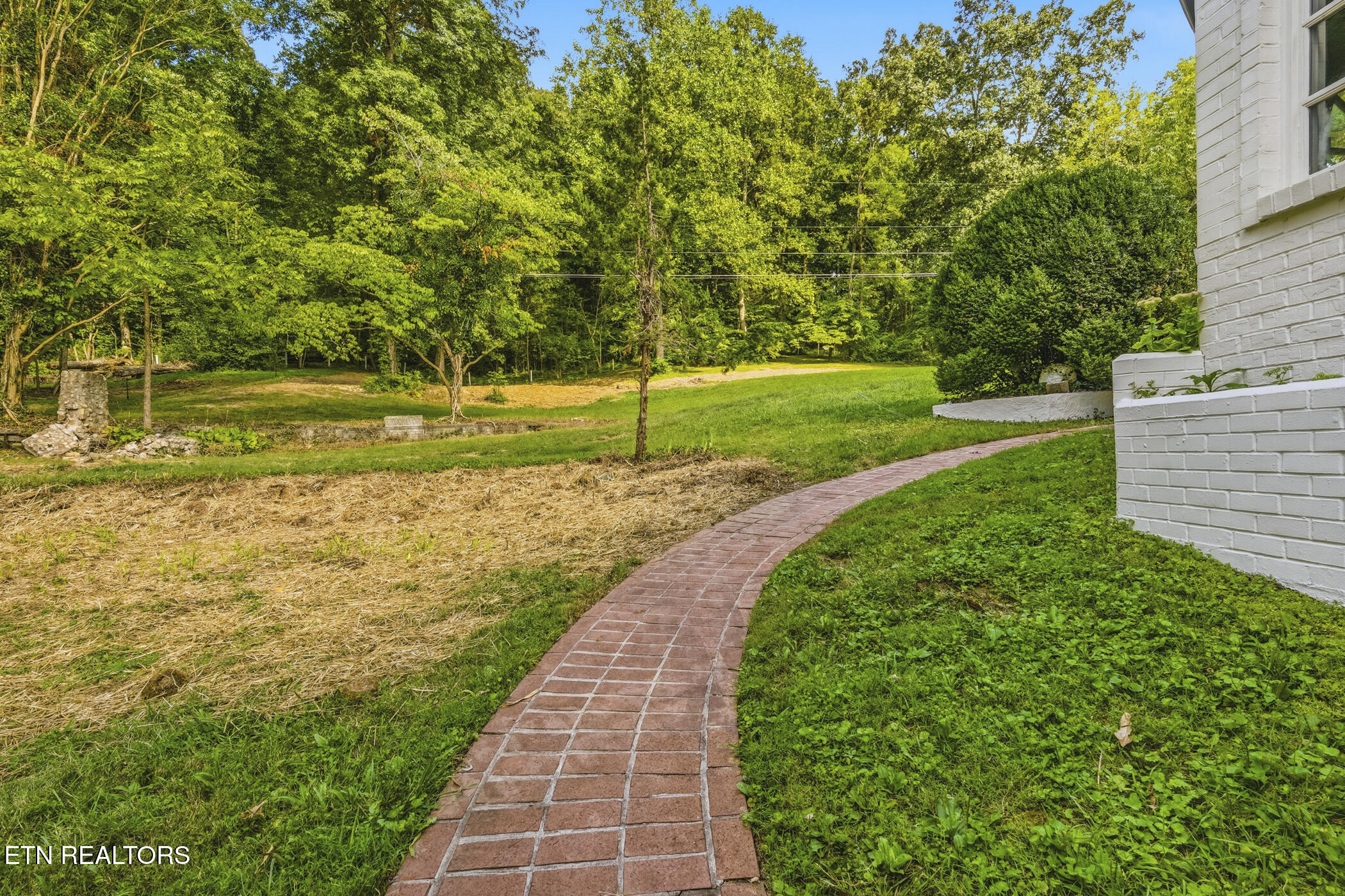 2704 Lakewood Lane