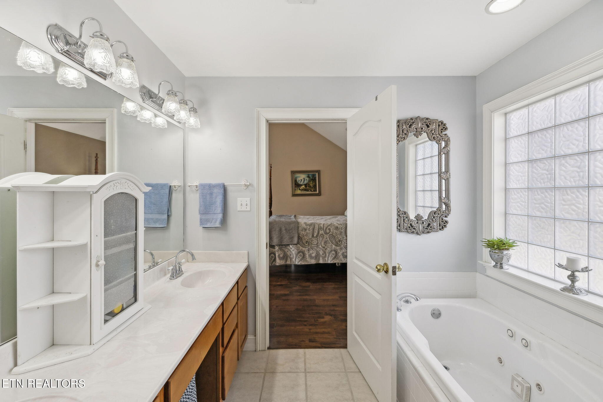 5705 Cascadia Lane