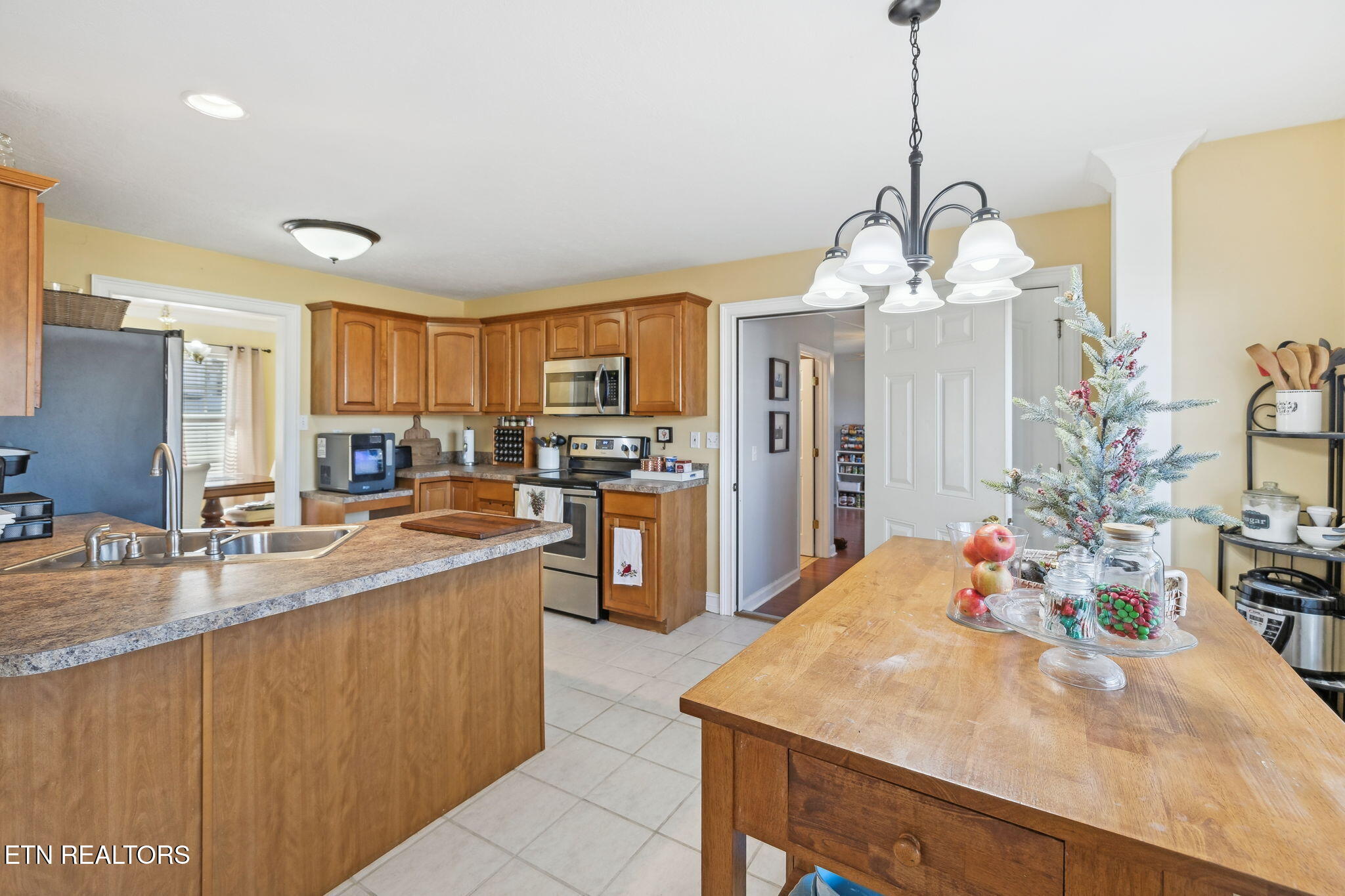 5705 Cascadia Lane