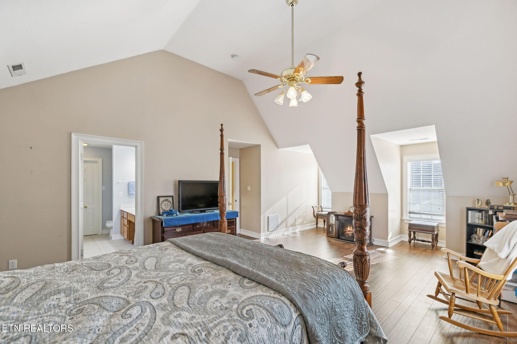 5705 Cascadia Lane