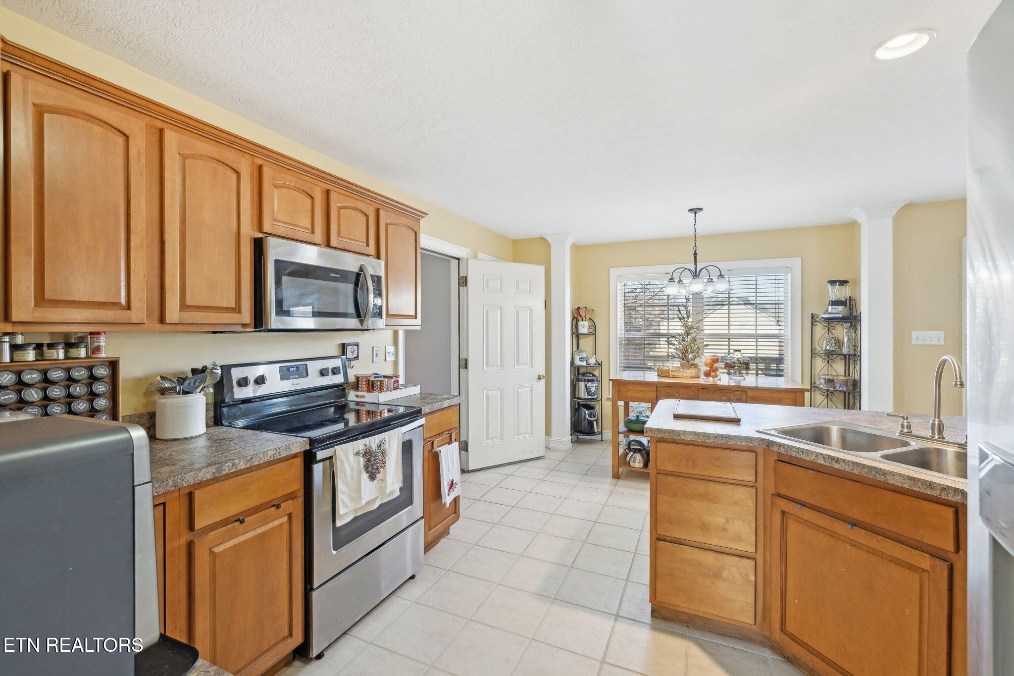 5705 Cascadia Lane