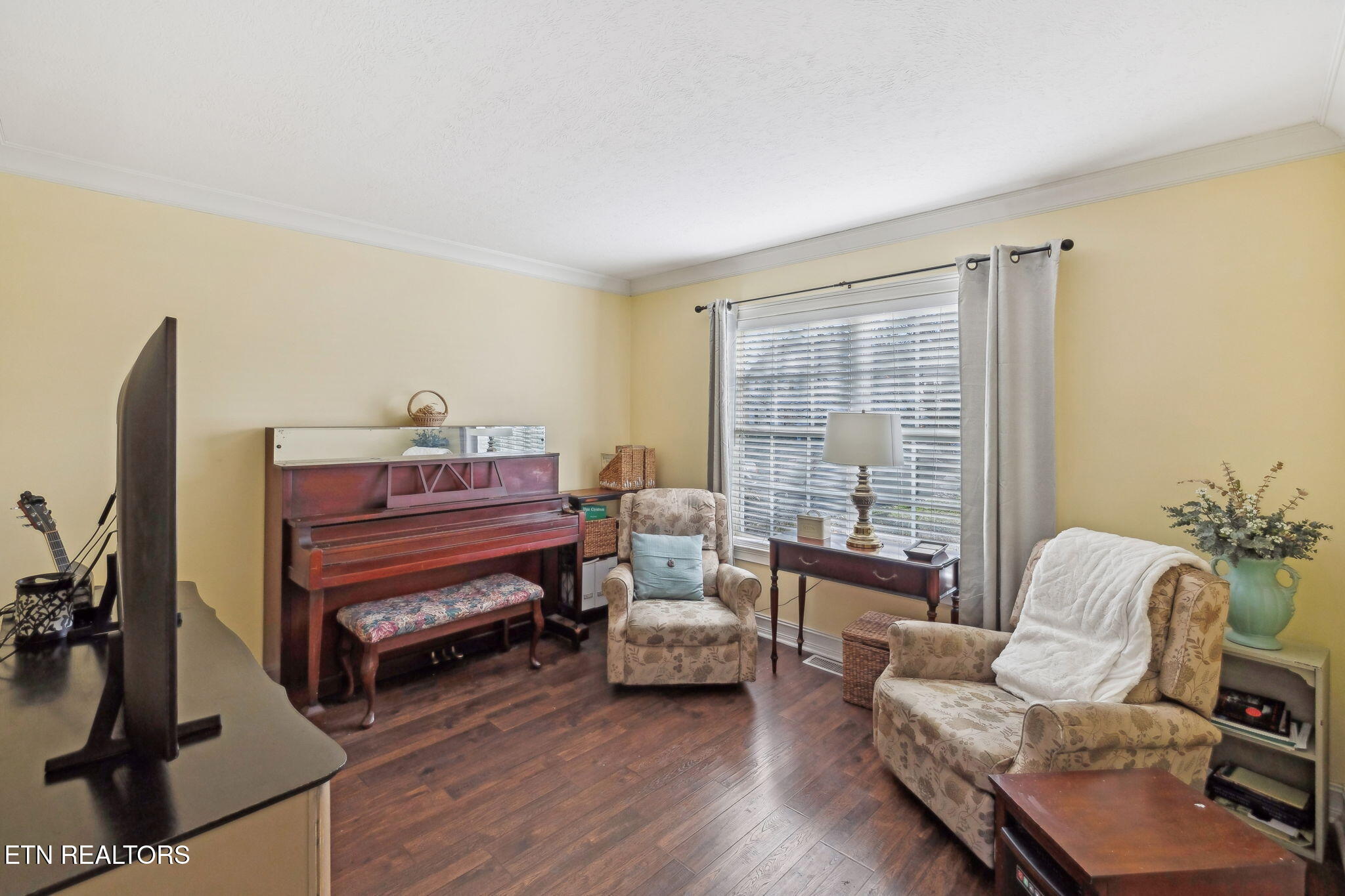 5705 Cascadia Lane