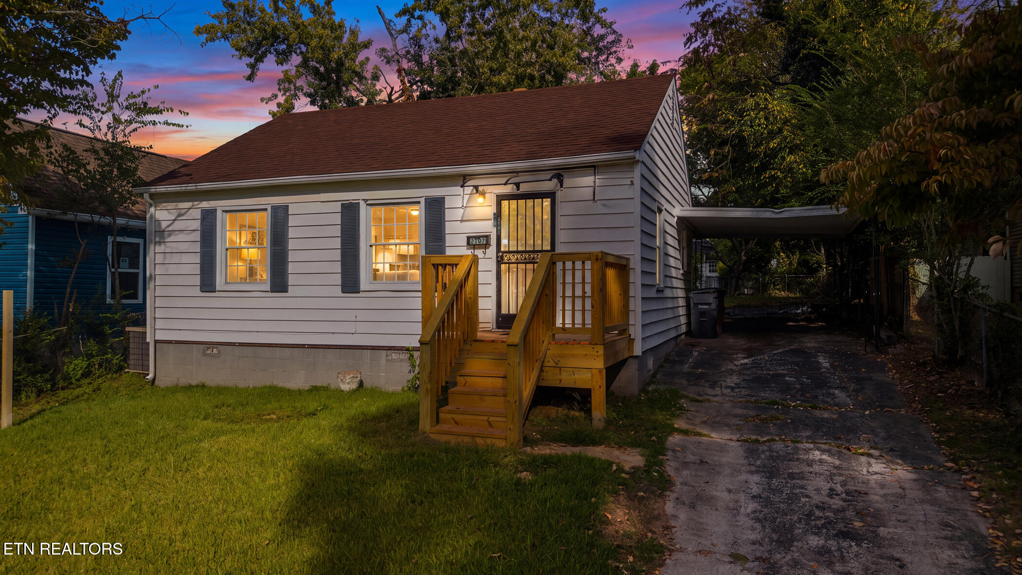 2107 Lawson Ave