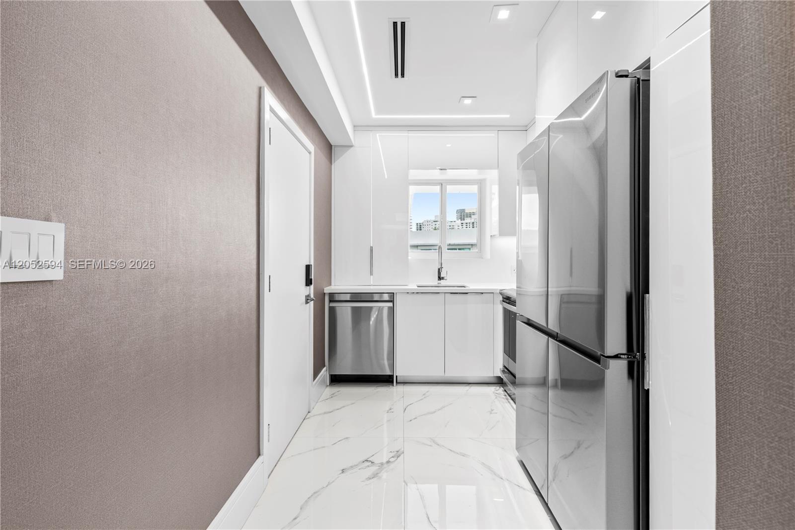 10190 Collins Ave # 203