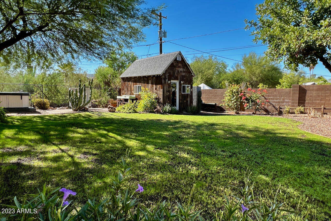 4327 E Rancho Drive