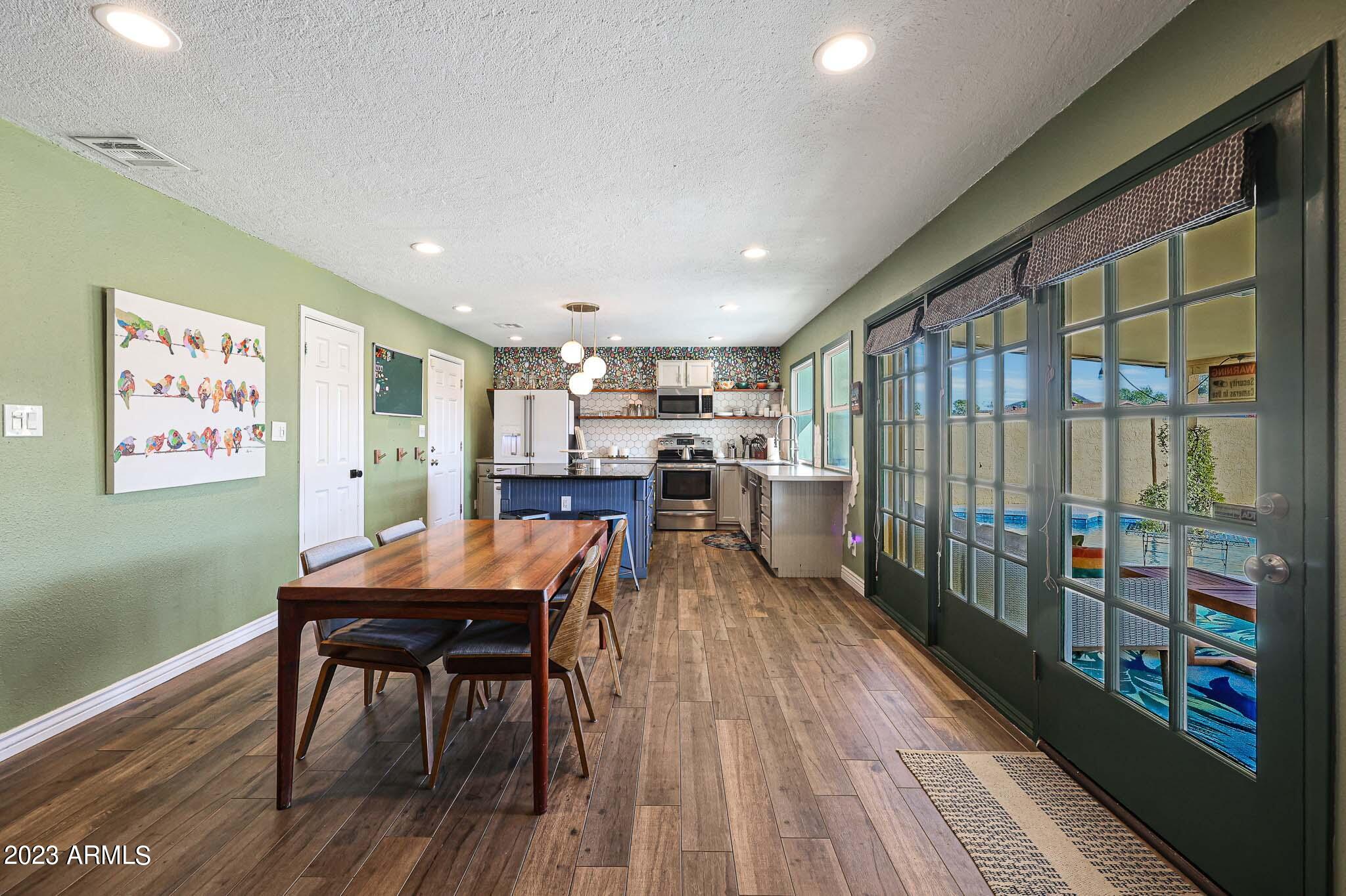 3327 W WILLOW Avenue