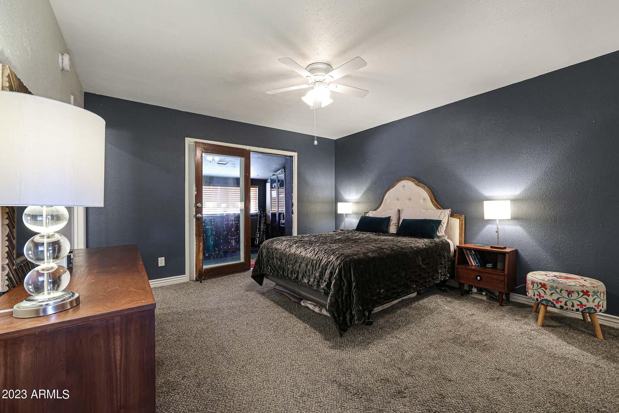 3327 W WILLOW Avenue