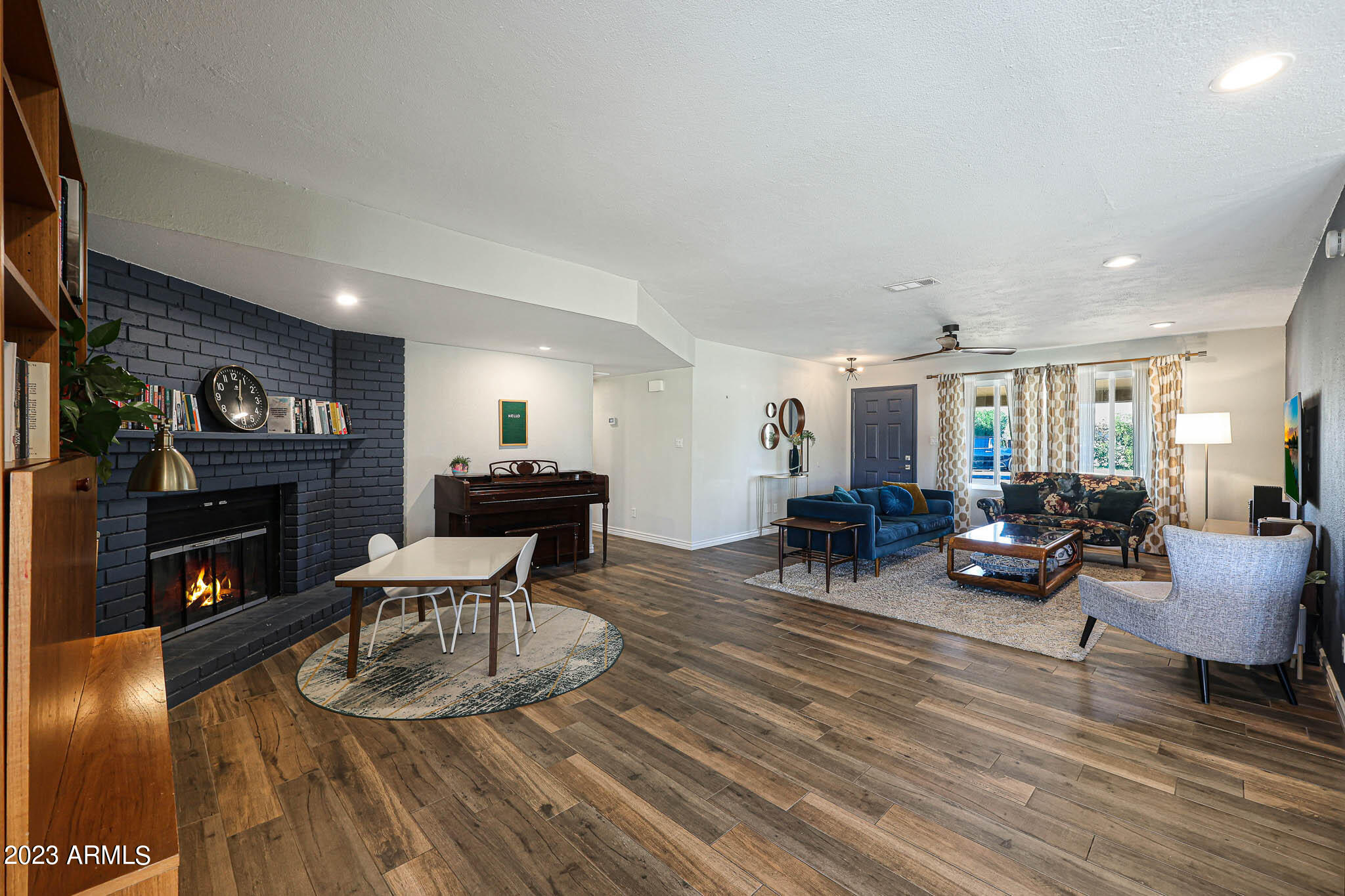 3327 W WILLOW Avenue