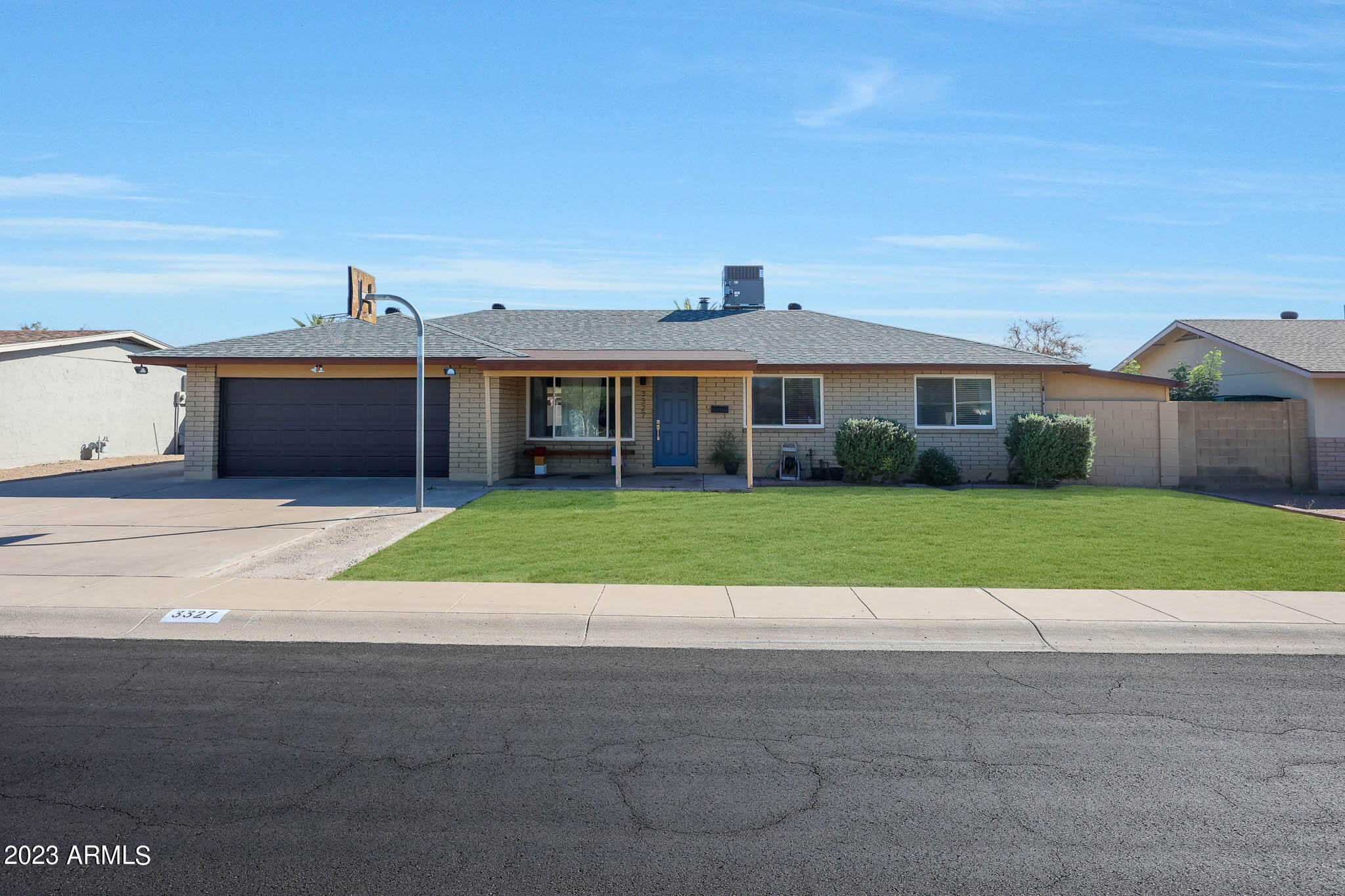 3327 W WILLOW Avenue