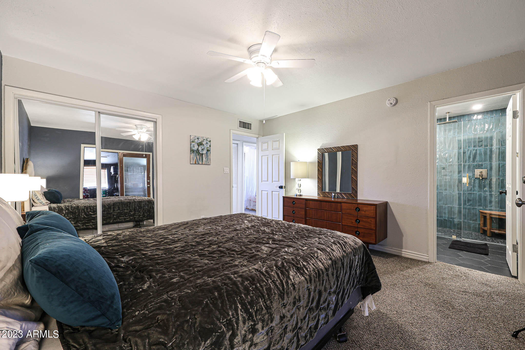 3327 W WILLOW Avenue