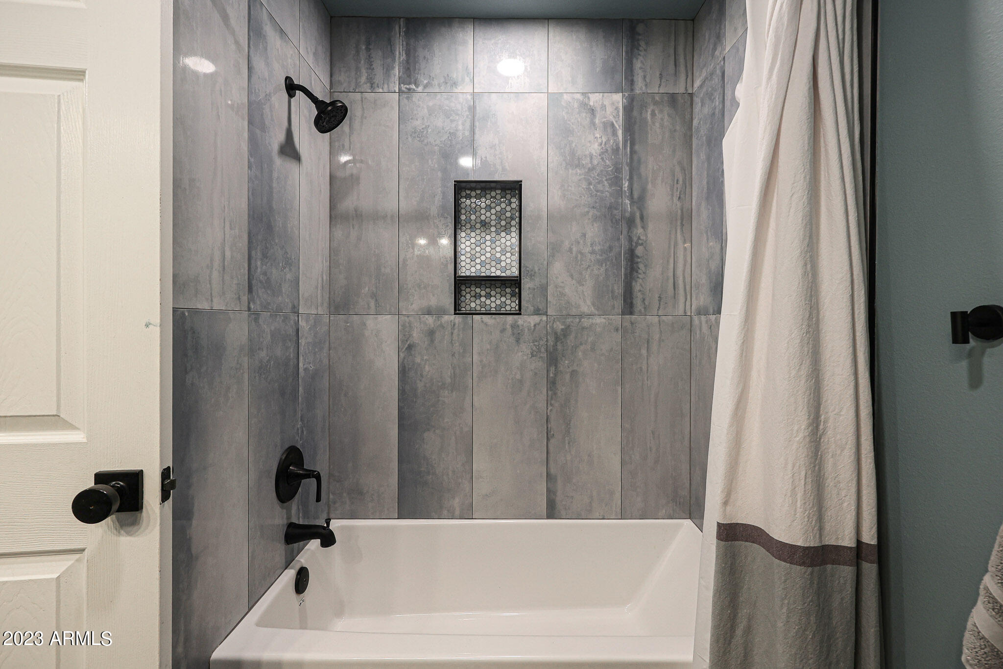 3327 W WILLOW Avenue