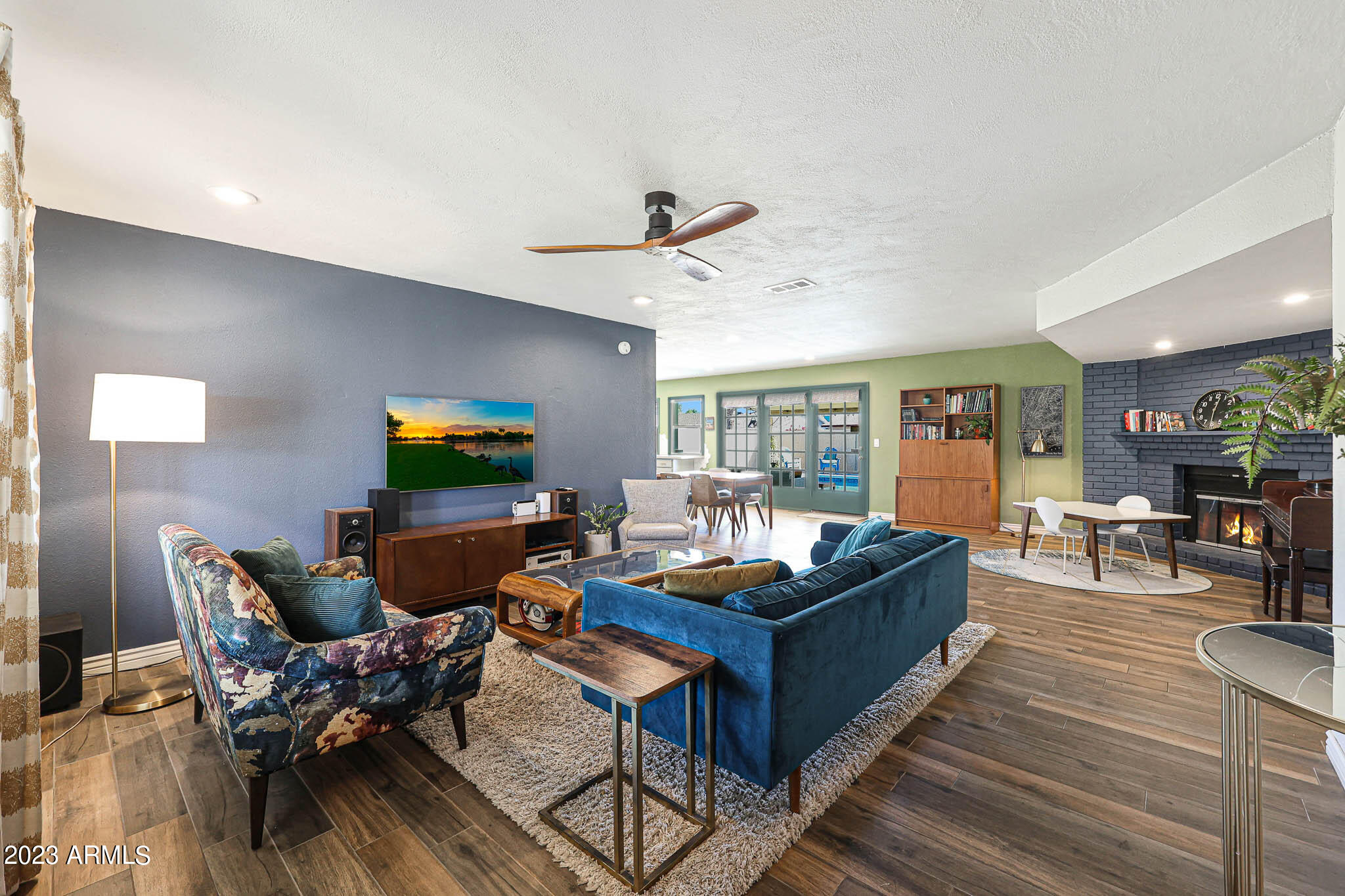 3327 W WILLOW Avenue