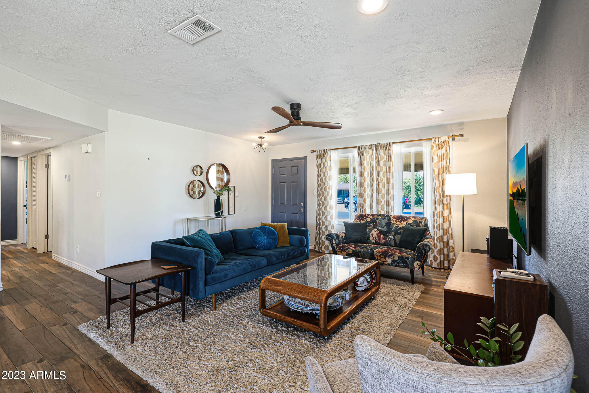 3327 W WILLOW Avenue