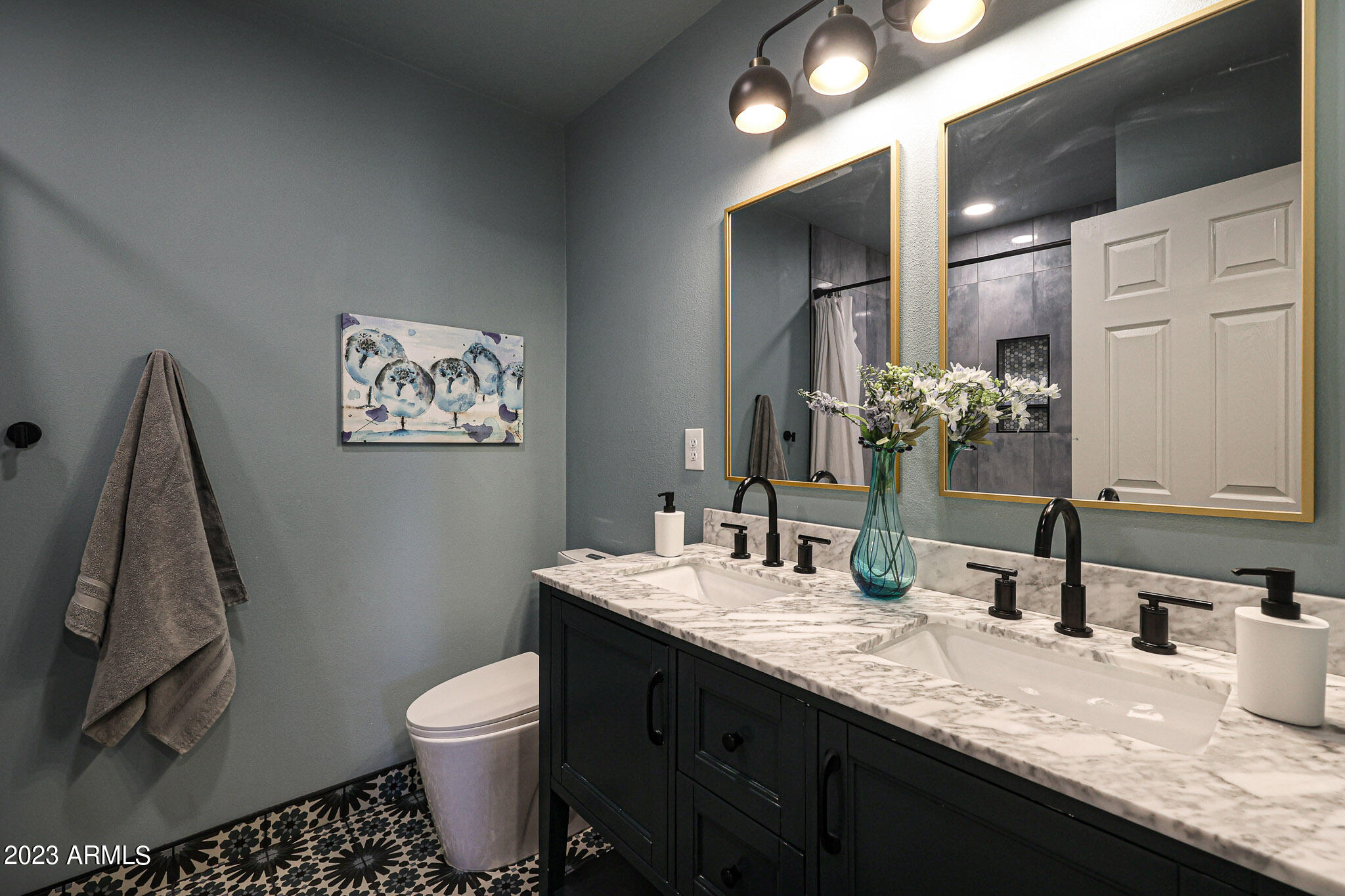 3327 W WILLOW Avenue